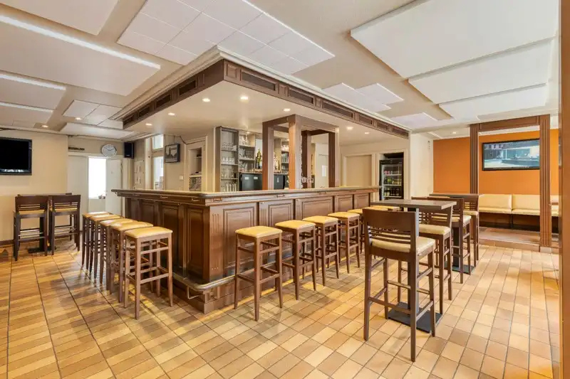 Handelspand met woonmogelijkheid en tuin – ideaal voor renovatie of herontwikkeling foto 2