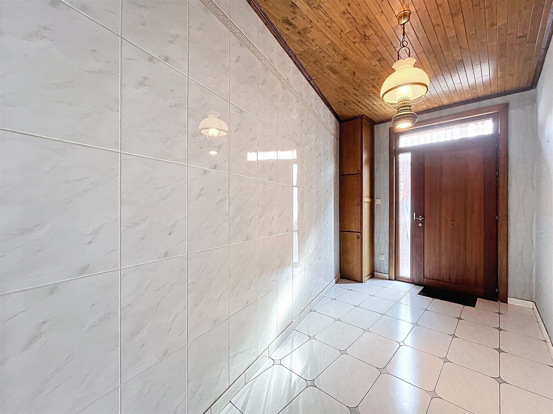 Ruime woning met garage op perceel van 512 m² foto 2