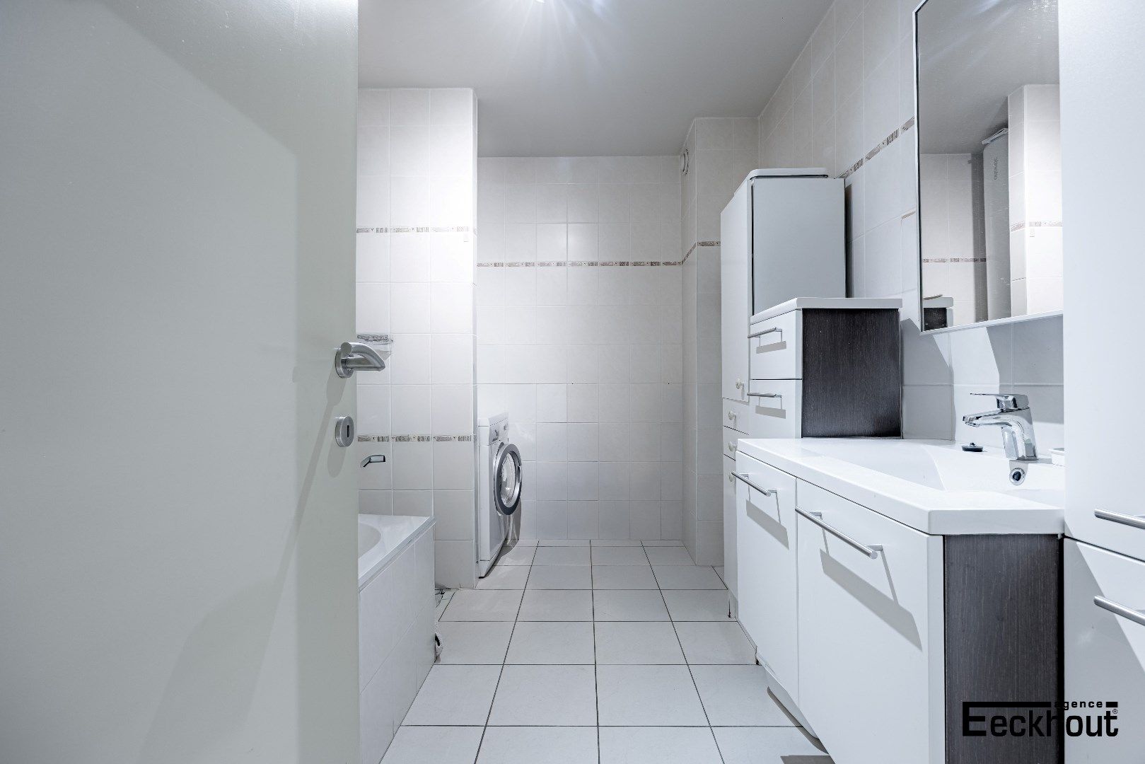 Modern tweeslaapkamerappartement met mooi open zicht op de tennis te Oostende! foto 9