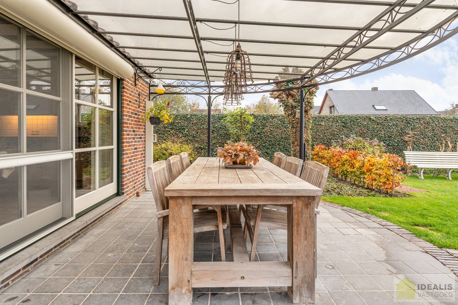 RUIME, INSTAPKLARE EN ENERGETISCH AANGEPASTE WONING VOORZIEN VAN 15 ZONNEPANELEN EN ZONNEBOILER. RIANTE WOONKAMER, KNAPPE KEUKEN, APART BUREEL, APARTE HOBBYRUIMTE, FIJNE WASPLAATS, 4 SLAAPKAMERS, 2 BADKAMERS EN INPANDIGE GARAGE! foto 5