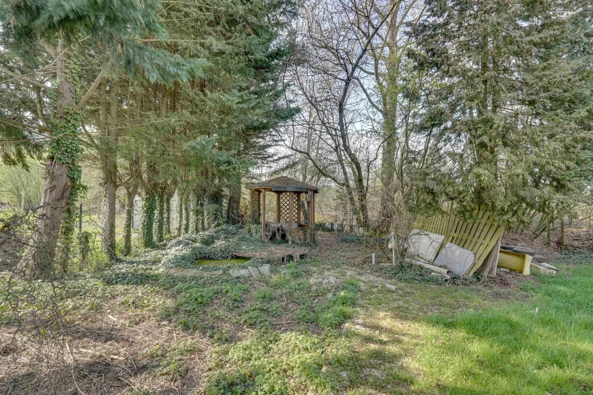 Ruime, op te knappen woning aan de stadsrand foto 18