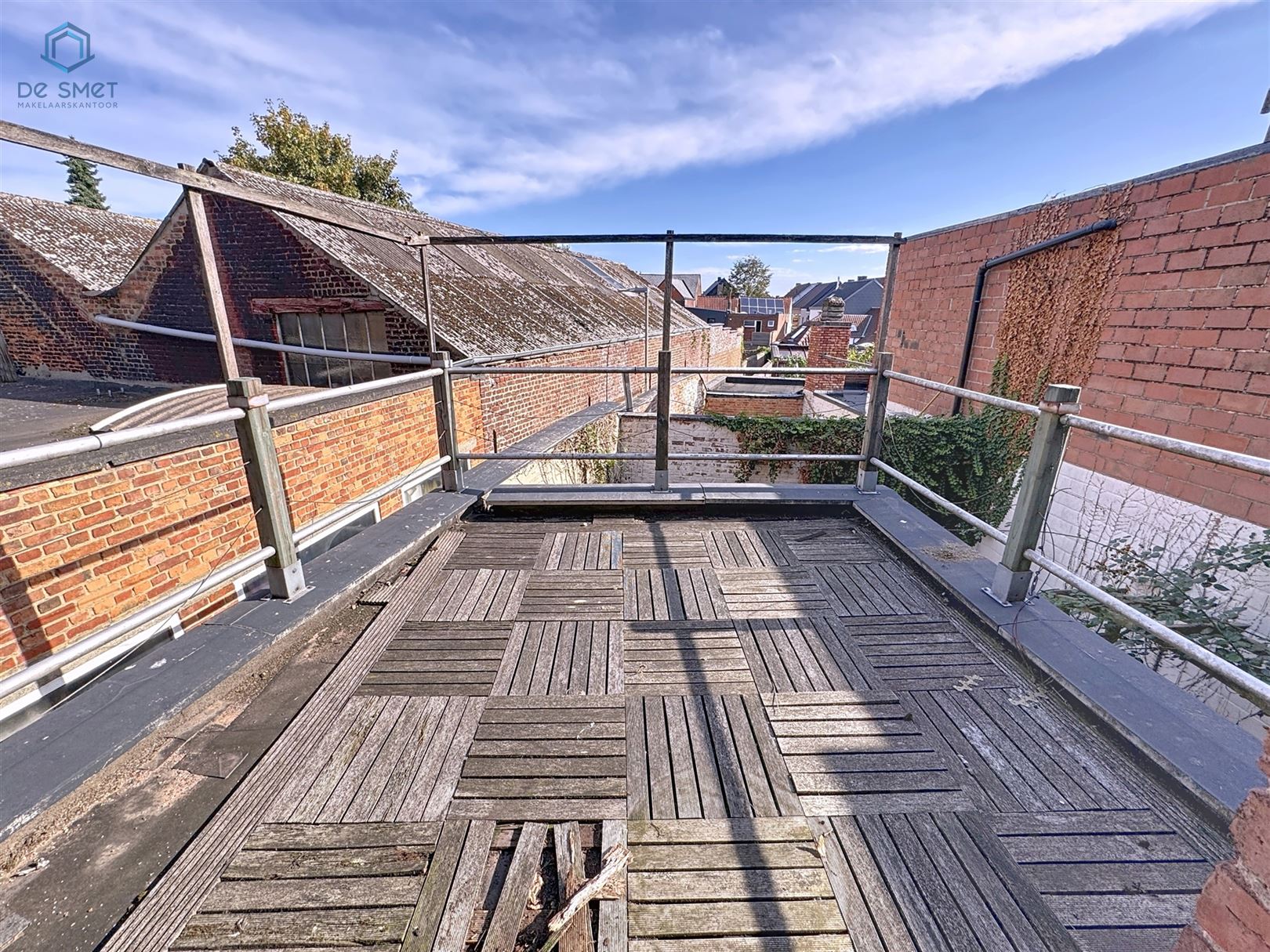 Instapklaar herenhuis met 3 slaapkamers, garage en royaal terras in het hart van Meerbeke foto 19