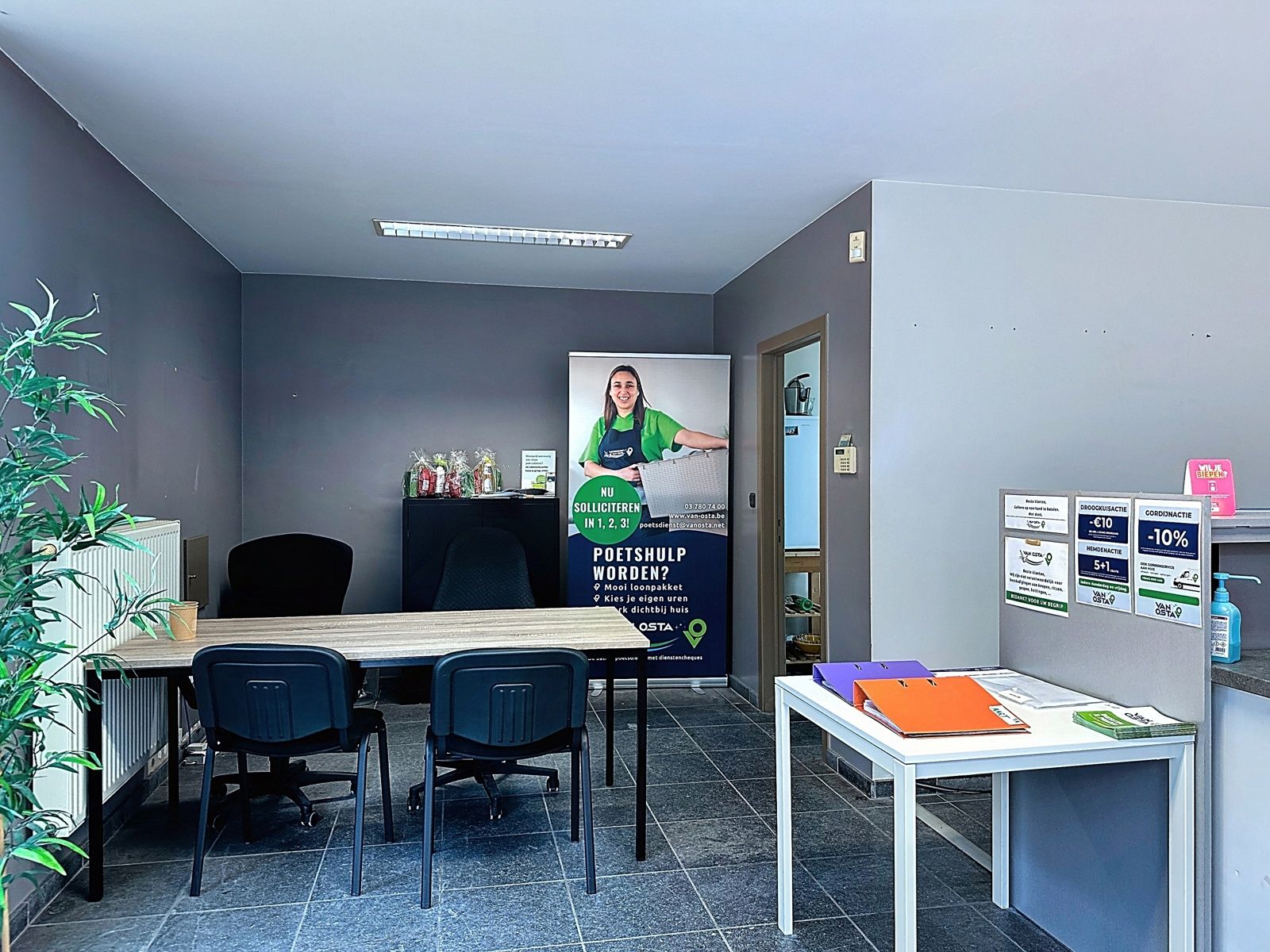 Hoekpand in centrum Aartselaar met veel lichtinval/ramen foto 4