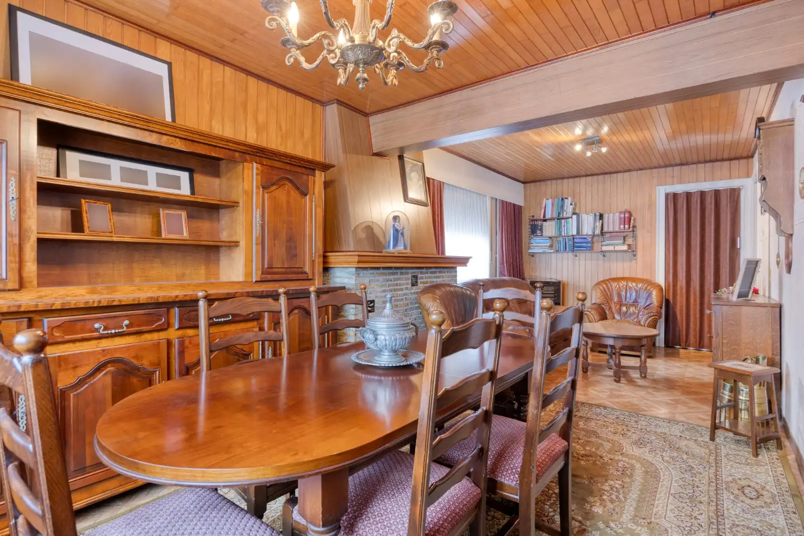 Rustig gelegen te renoveren woning op een mooi perceel van 13 are. foto 4