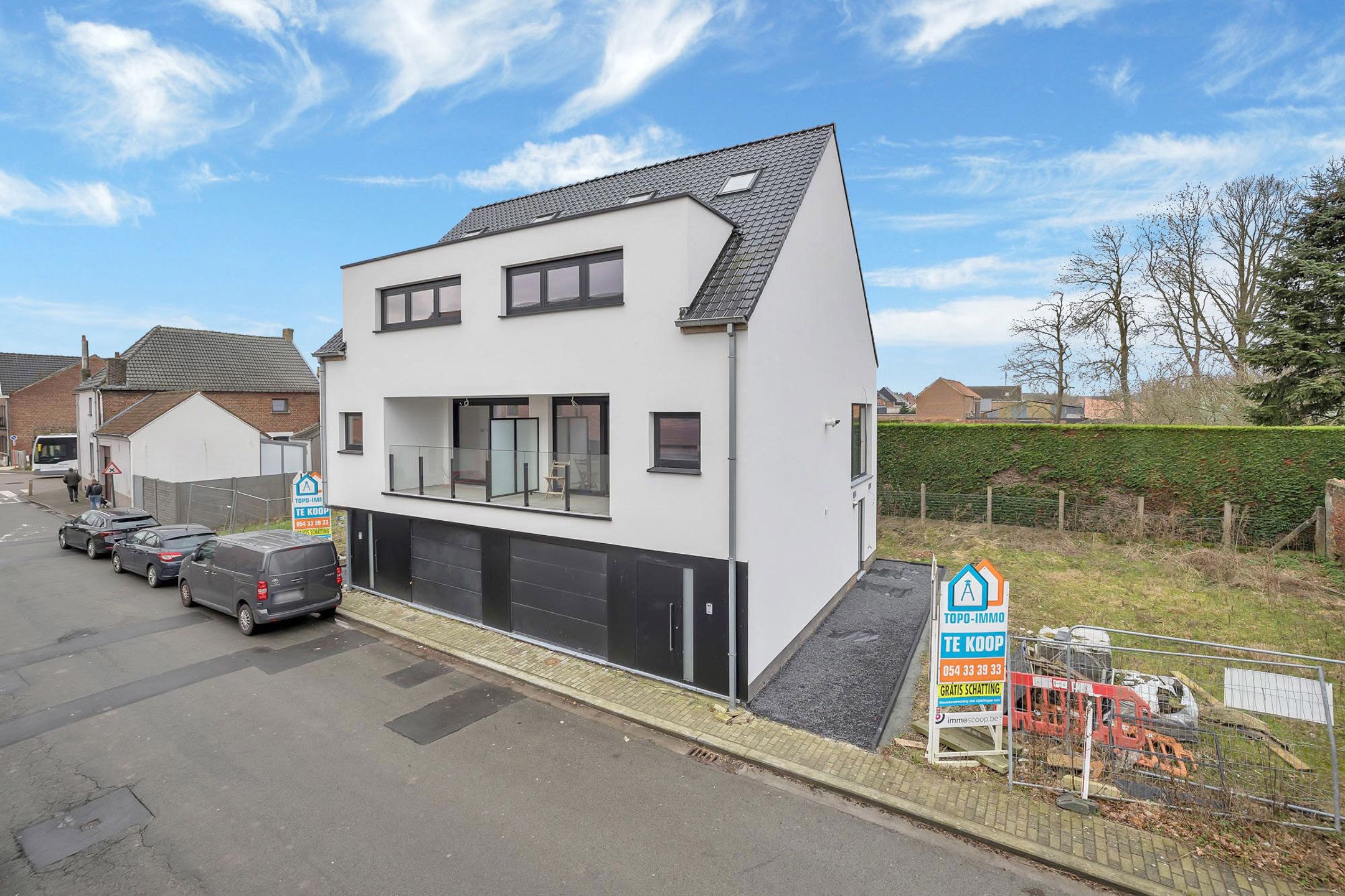 Nieuwbouwwoning met 3 slpkmr en ruime tuin op goede locatie! foto 2