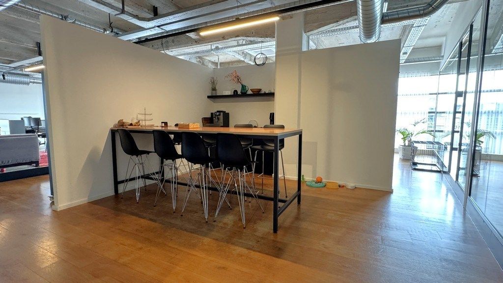 Hip loftkantoor te huur in Handelsdokcenter in Gent foto 14