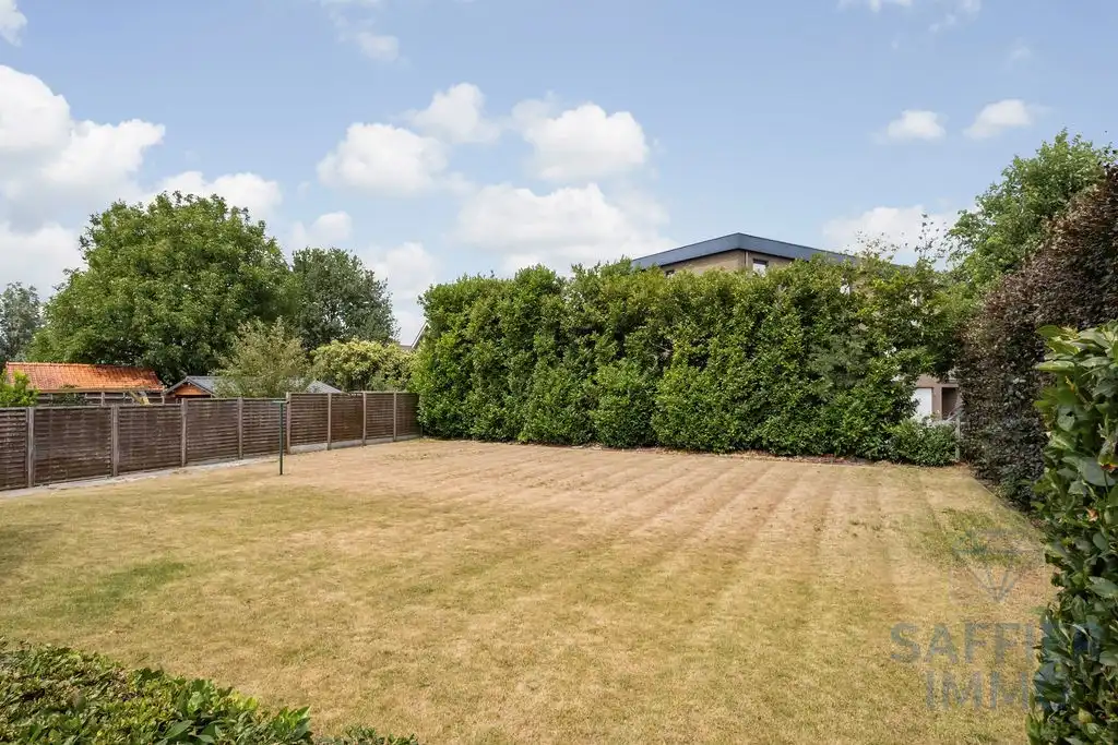 Villa met praktijk-/hobbyruimte en 3 garages in Waregem foto 4