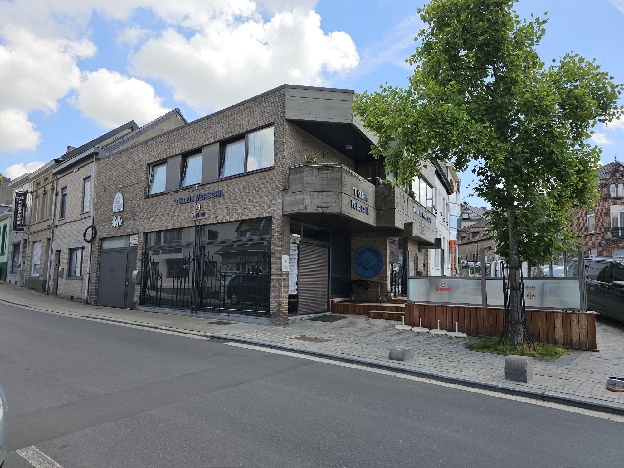 Hoekpand (handelsgelijkvloers + appartement) aan de voet van de Muur foto 2