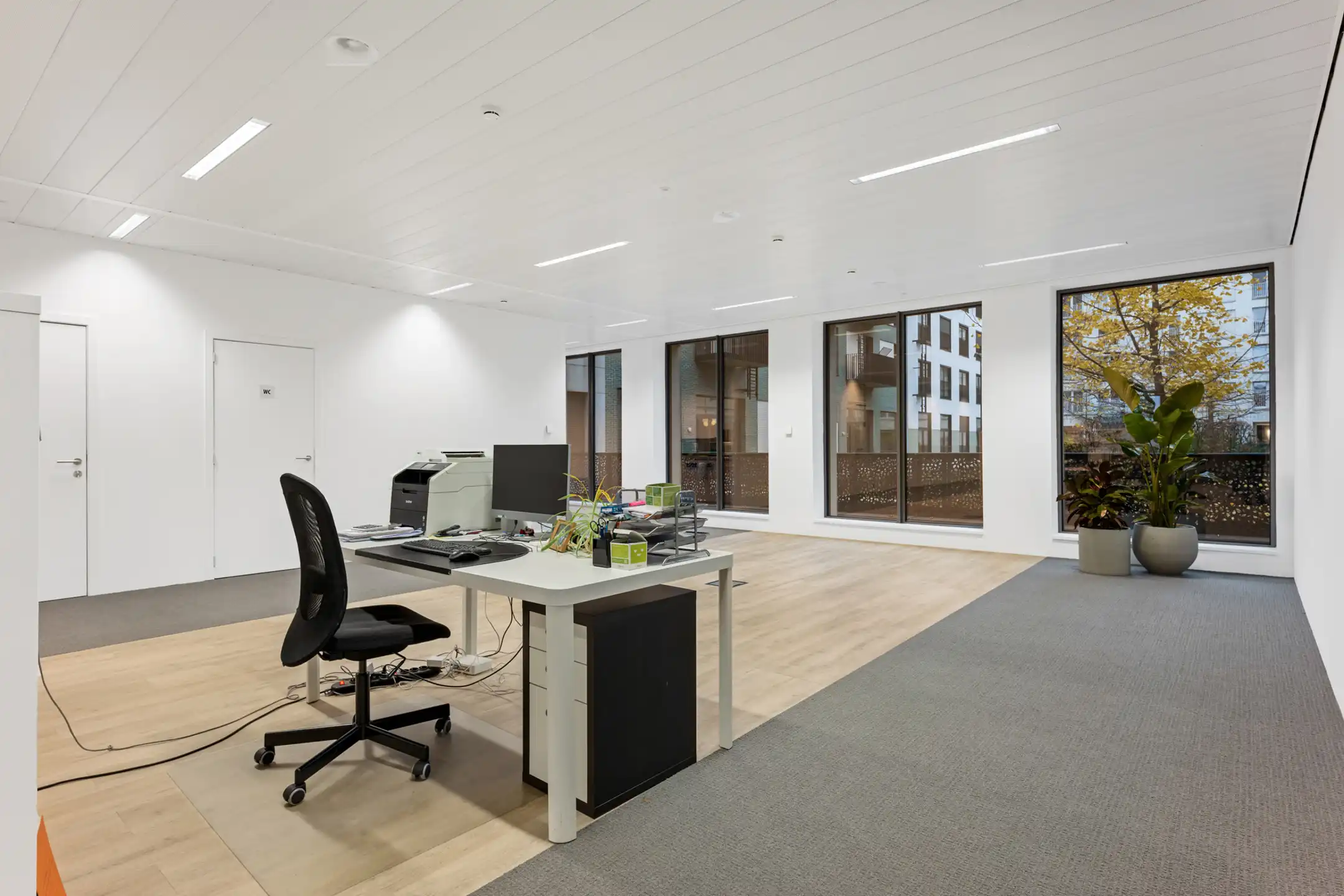 Gelijkvloers kantoor te koop op 't Eilandje!  foto 2