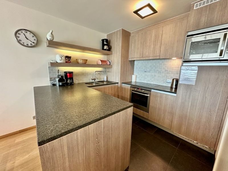 Res. Commodore - gemeubeld 2 slpk app. met kelder en mogelijkheid tot huren van garage ! foto 4