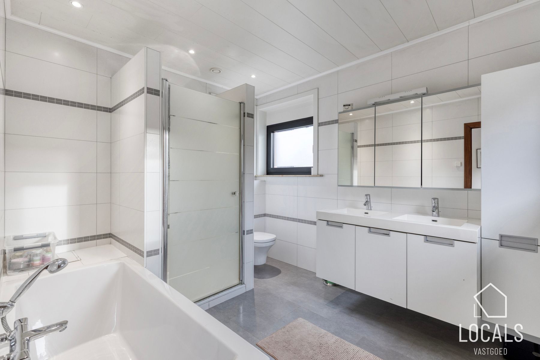 Halfopen bebouwing in het pitoreske Pollare foto 13