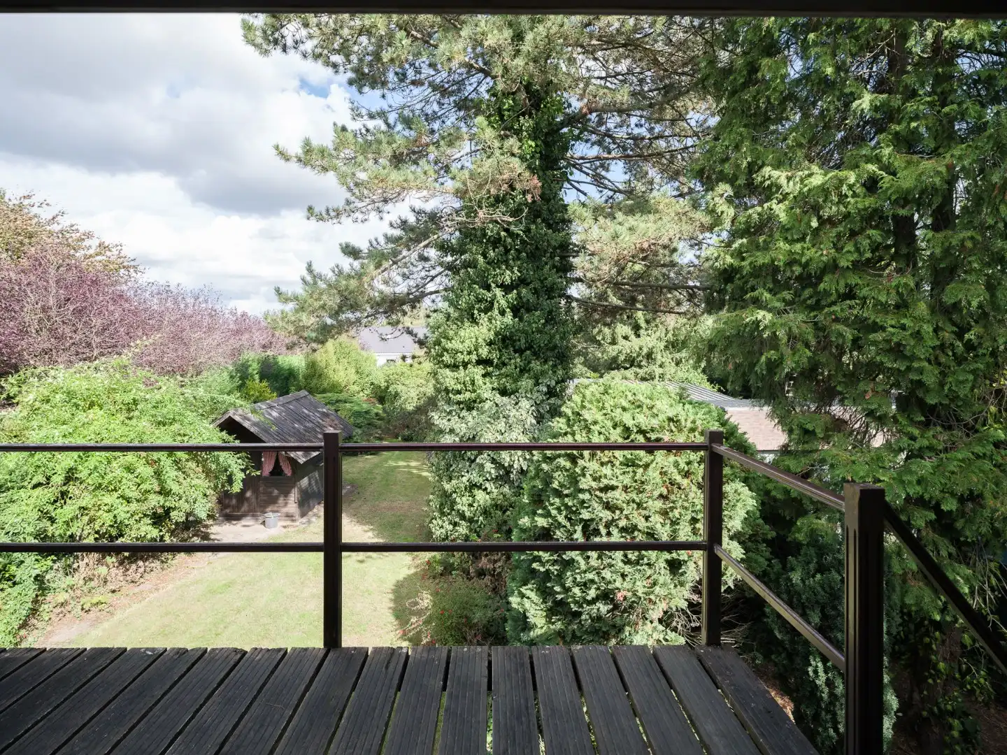 Vrijstaande woning met 4 slpk. in een oase van rust foto 20