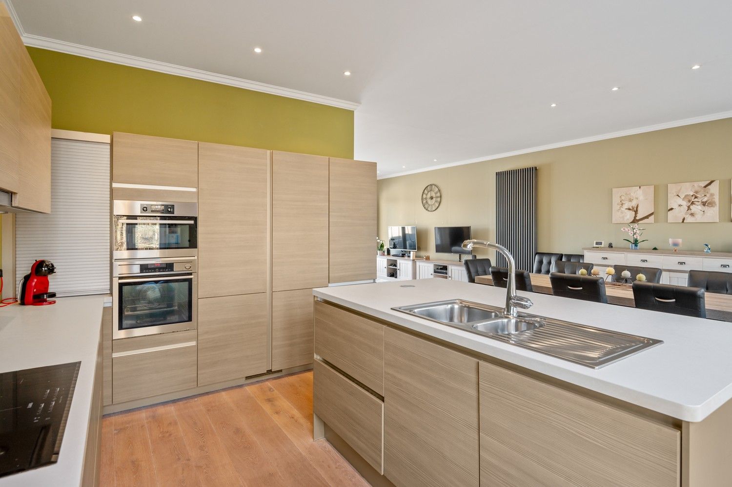 Ruime halfopen woning met 4 à 6 SLPKS, apart kantoor en een groot magazijn in Mortsel! foto 24