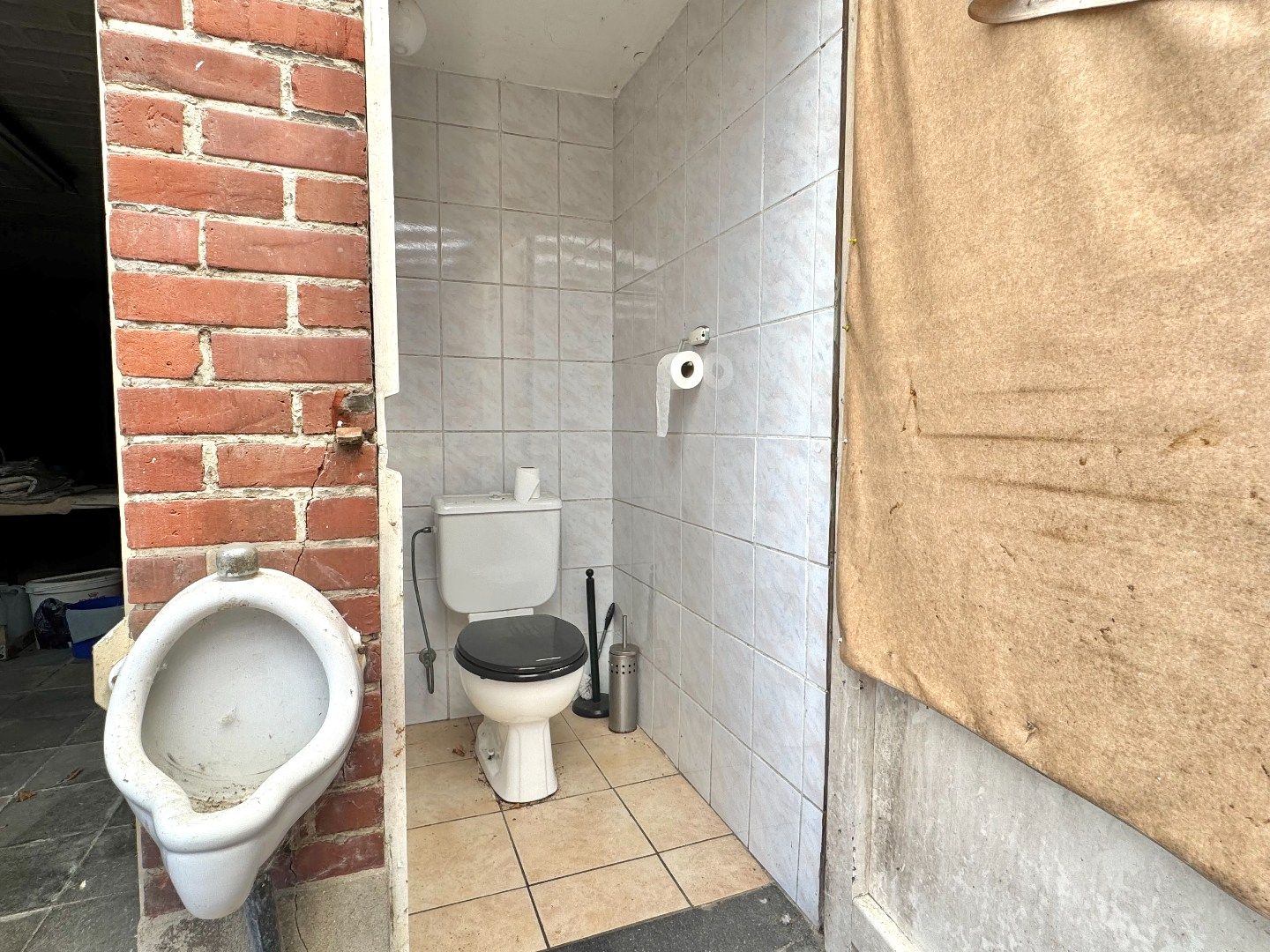Halfopen woning te koop in Hulste met tuin, mogelijkheid tot 6 slaapkamers en garage. foto 11