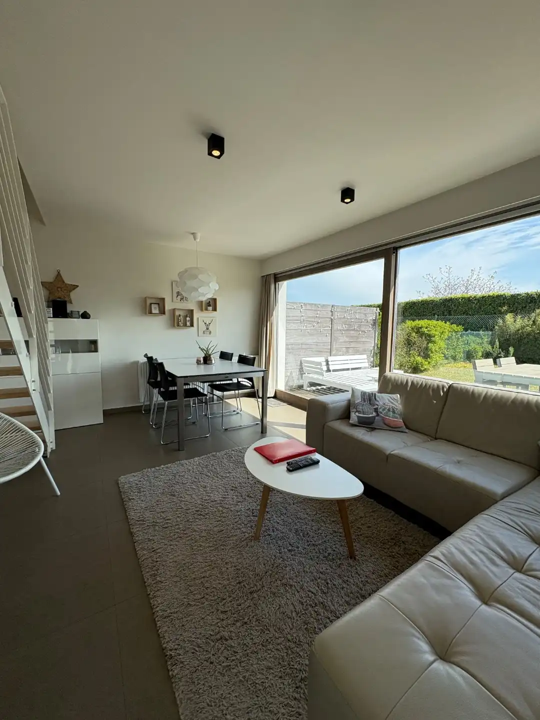 Te koop: hip en lichtrijk vakantiehuis in groen en rustig domein foto 4