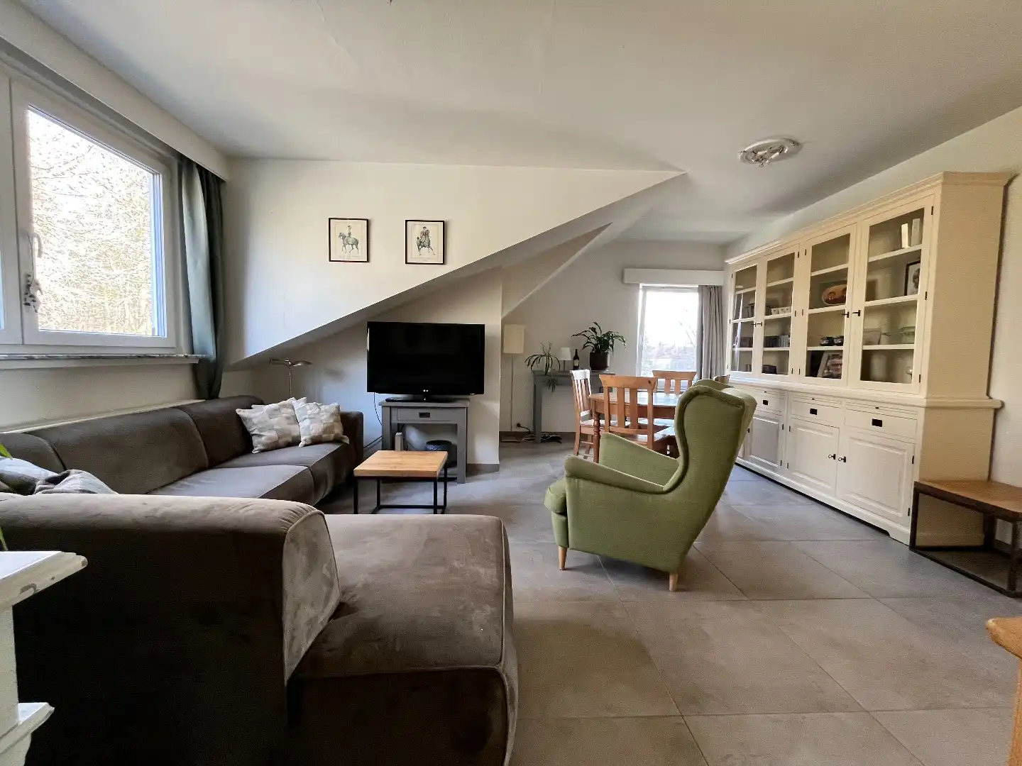 Hedendaags appartement met garage foto 3