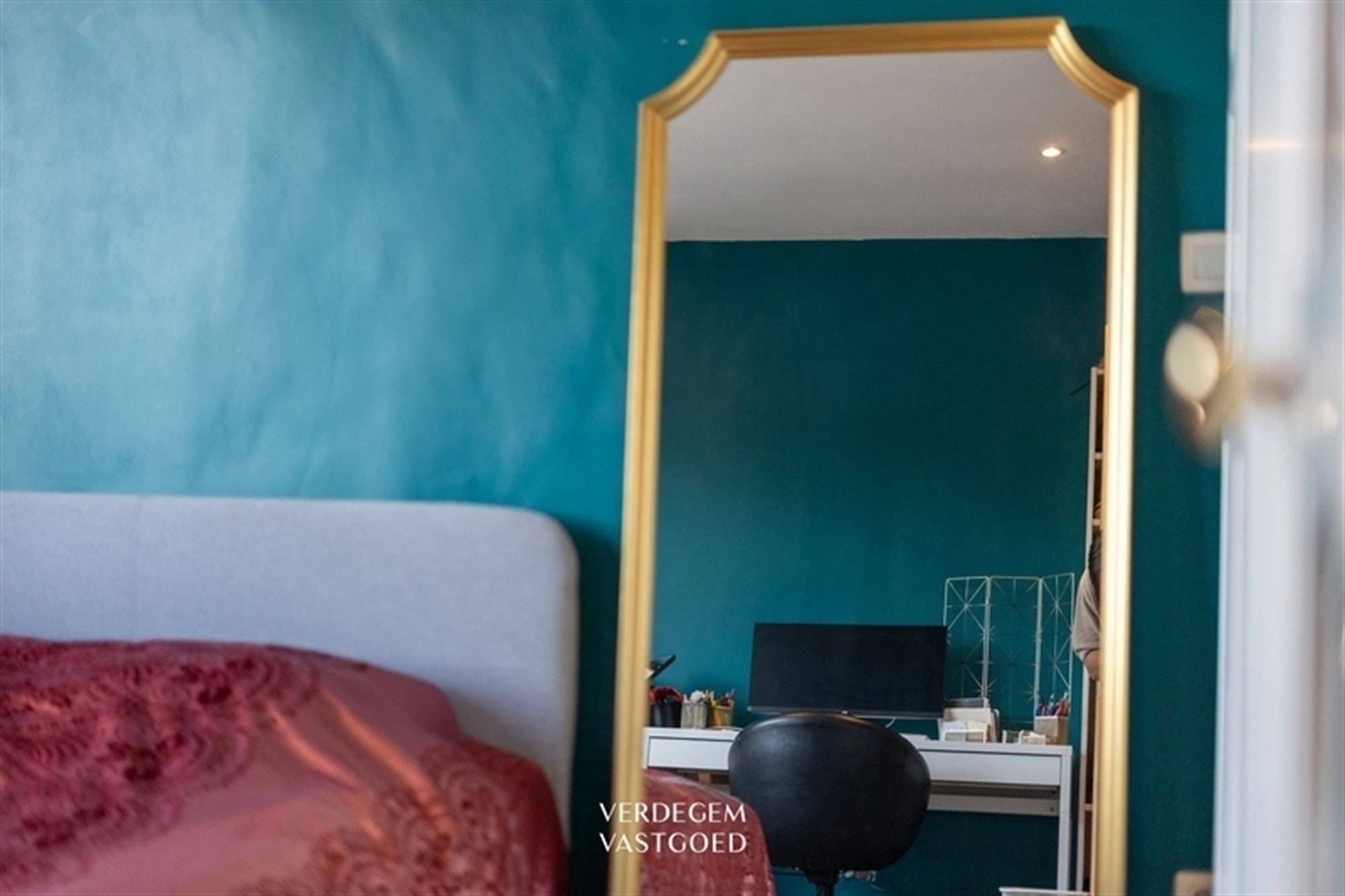 Zeer bereikbare gezinswoning met 4 slaapkamers en paadje naar zonnige tuin foto 12