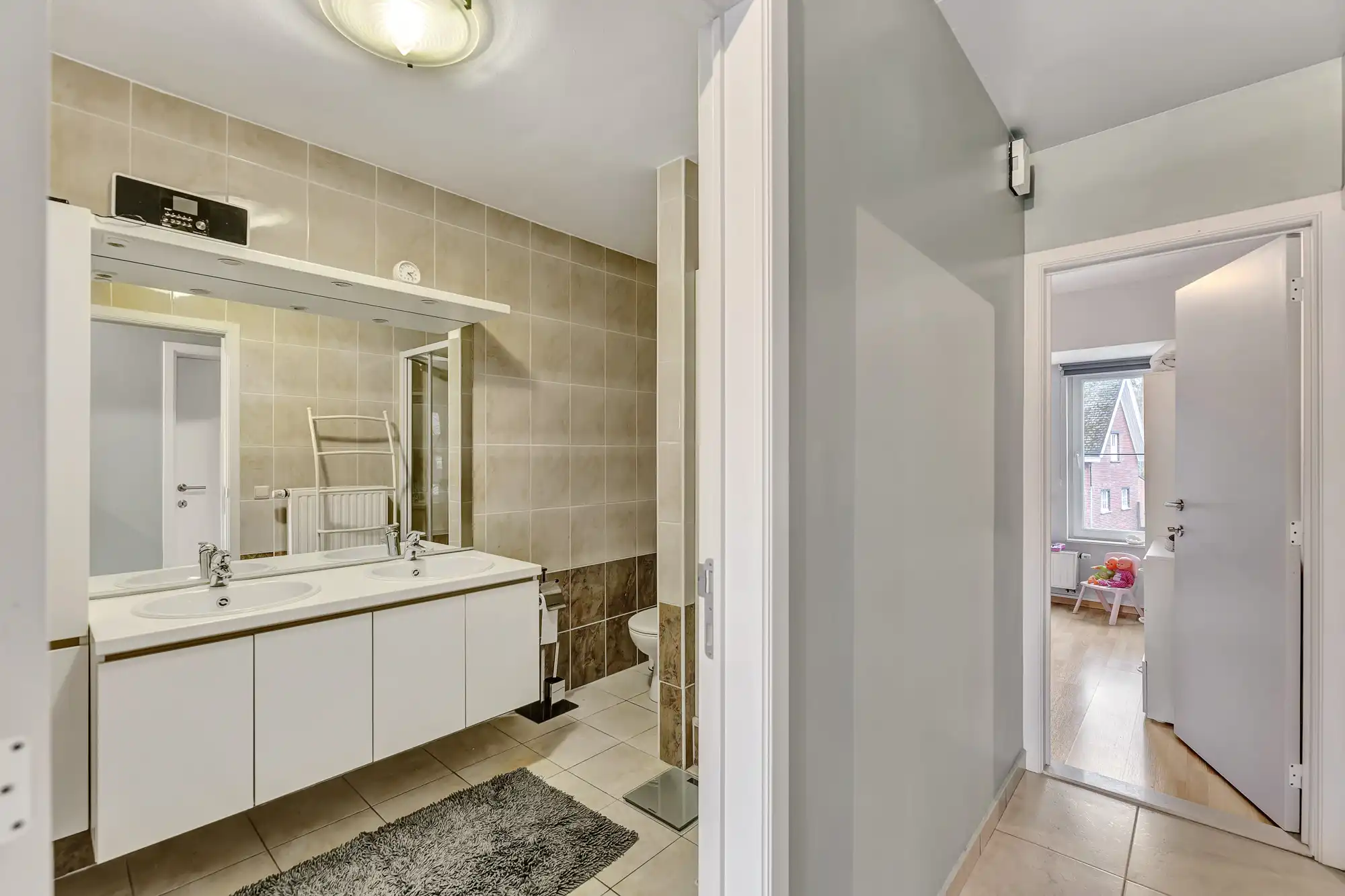 Instapklare woning met garage en tuin foto 17