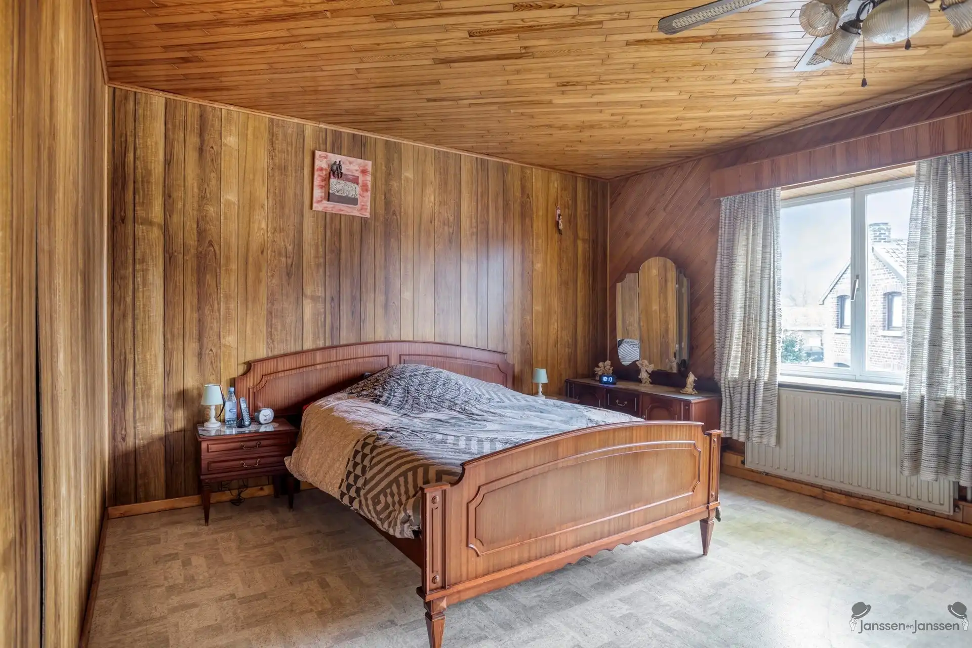 Ruime renovatiewoning met polyvalente bijgebouwen foto 15