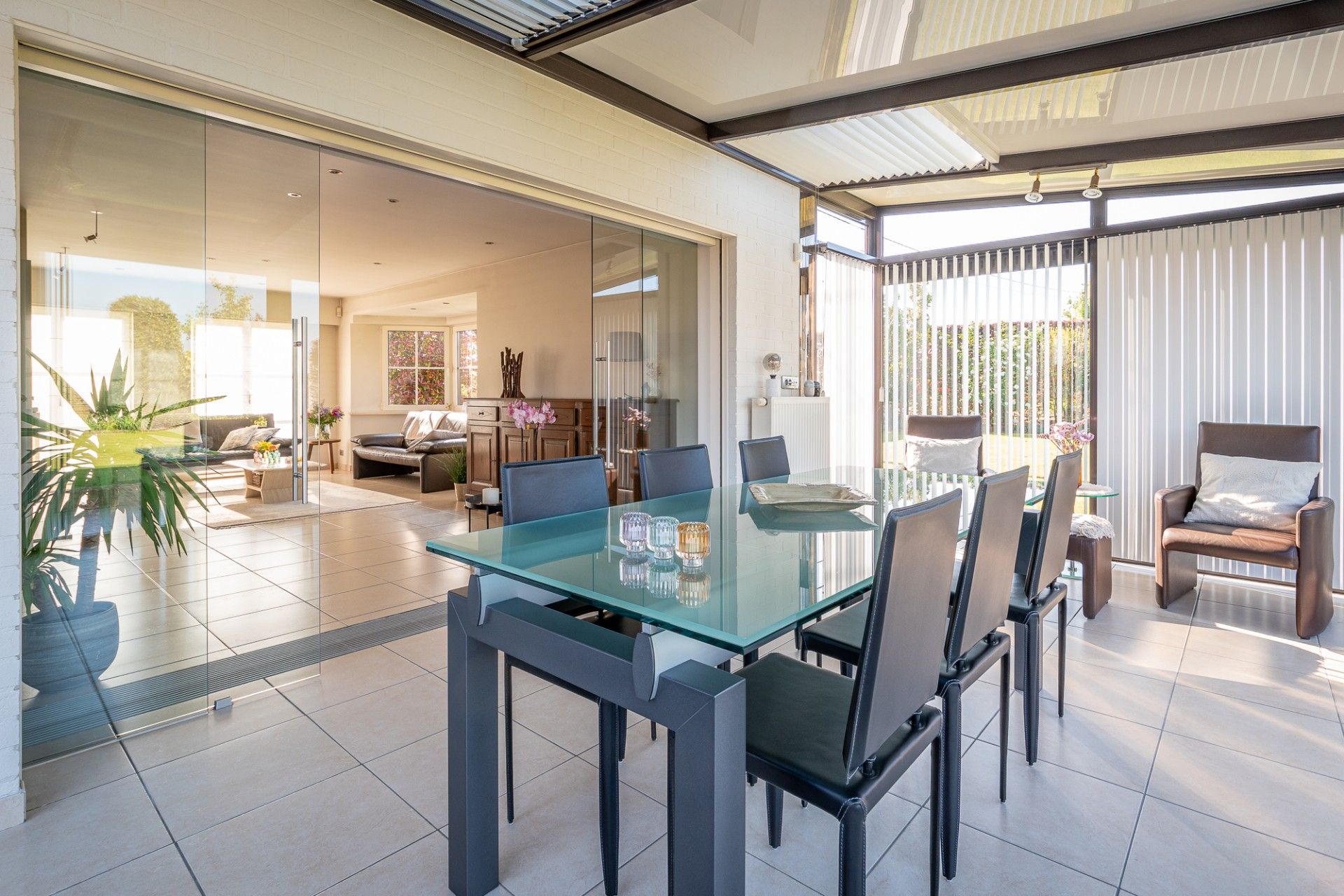 Rustig gelegen, ruime woning met magazijn foto 7