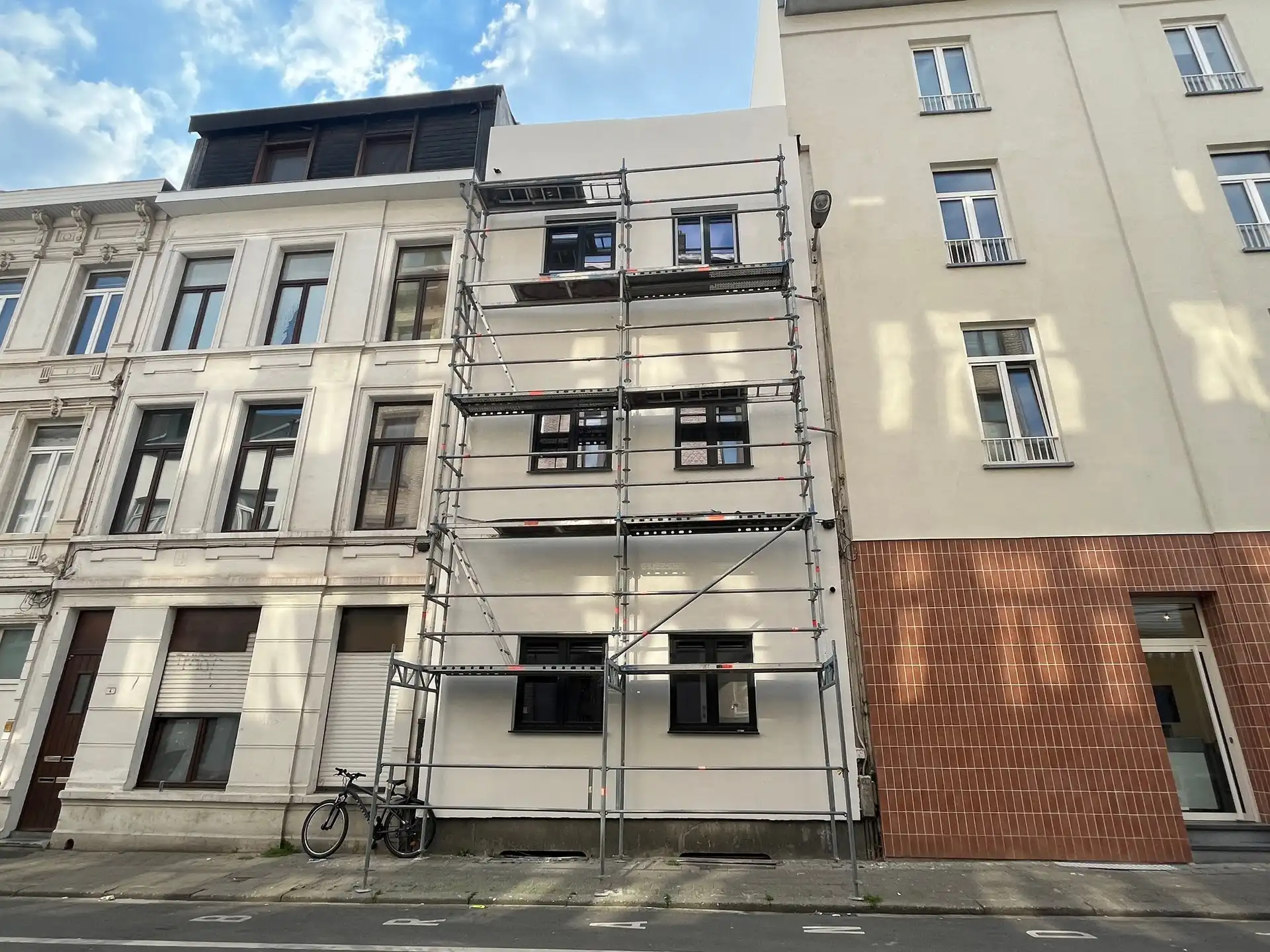 Opbrengsteigendom met 3 appartementen gelegen op het Zuid foto 2