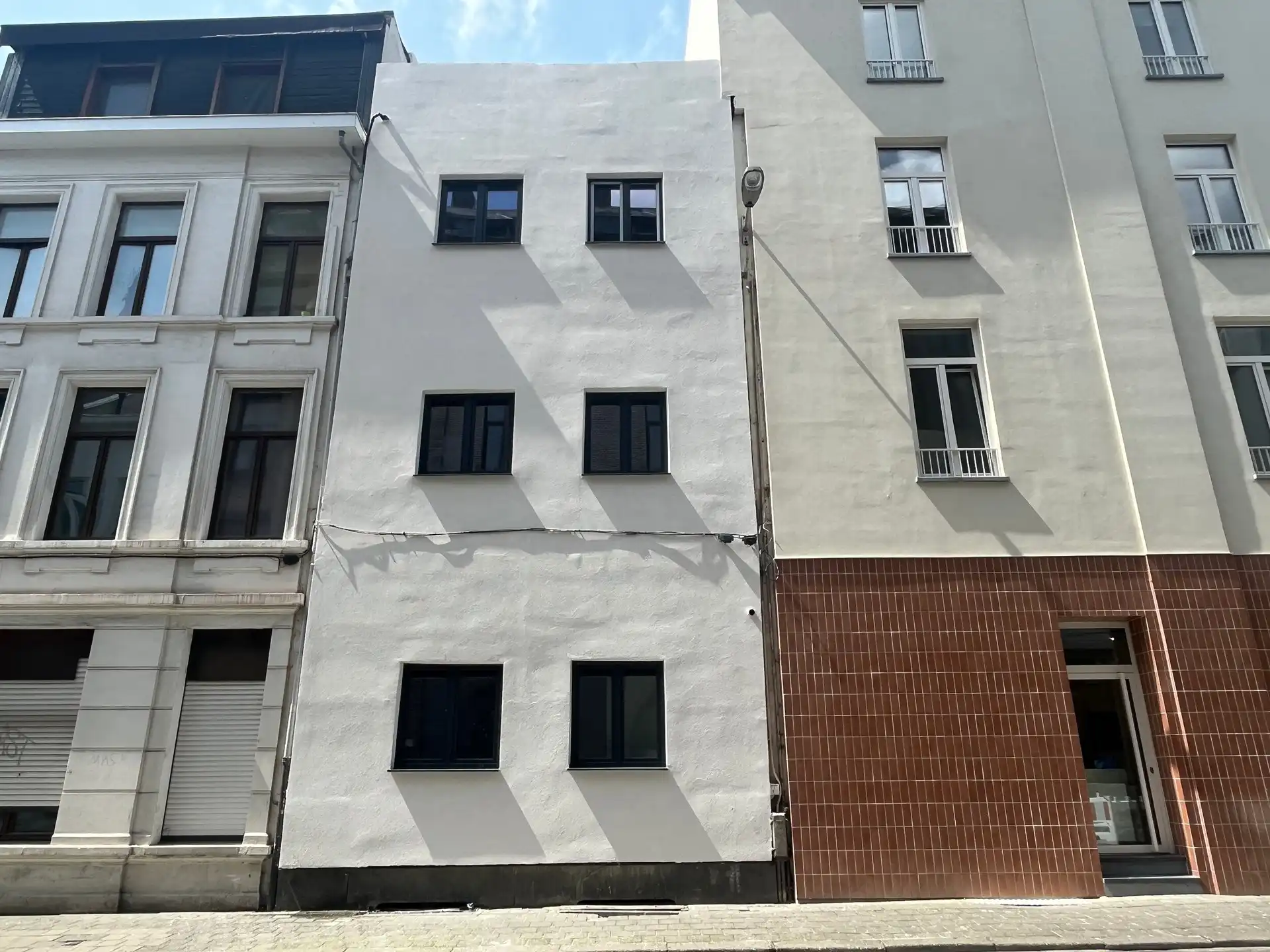Totaal vernieuwd gebouw met 3 appartementen gelegen op het Zuid foto 2