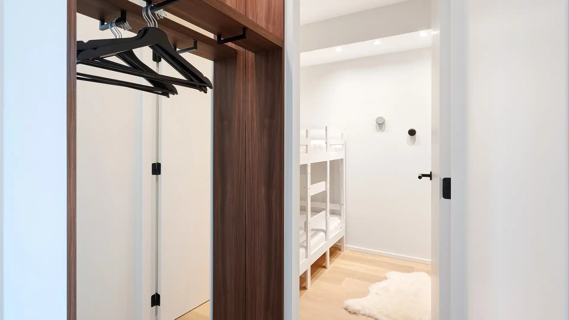 Volledig gerenoveerd appartement met zuidgericht terras heel centraal gelegen op de Kustlaan. foto 40