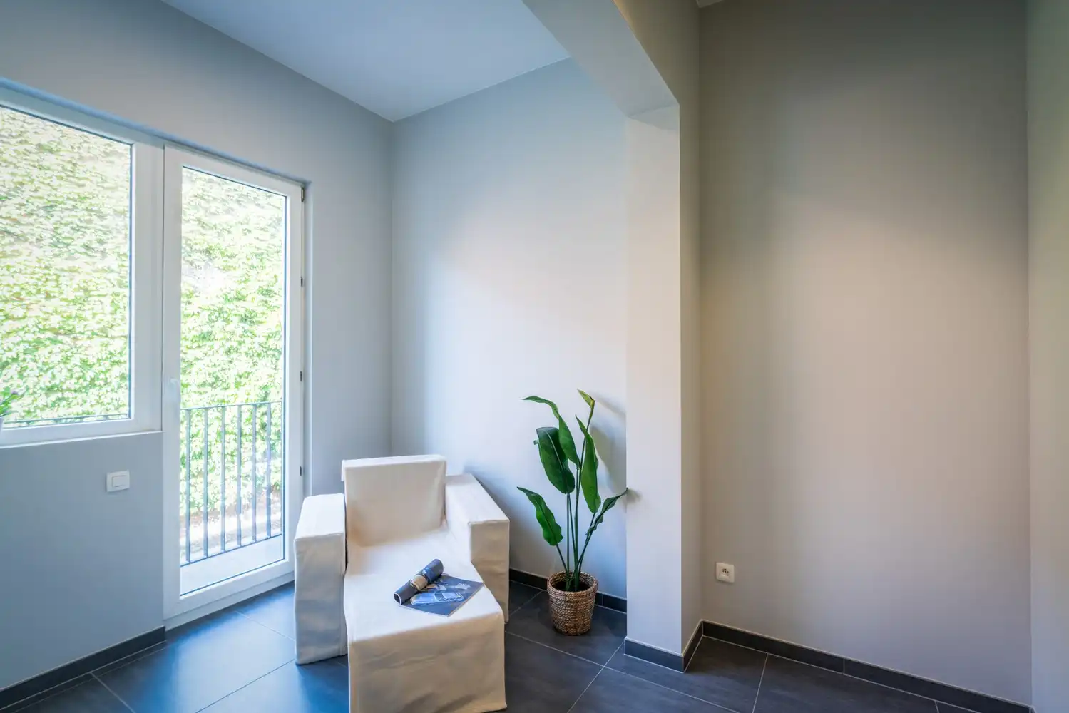 Stijlvol gerenoveerd appartement met hoge plafonds, 2 slpks vlak bij zee te koop in Oostende foto 13