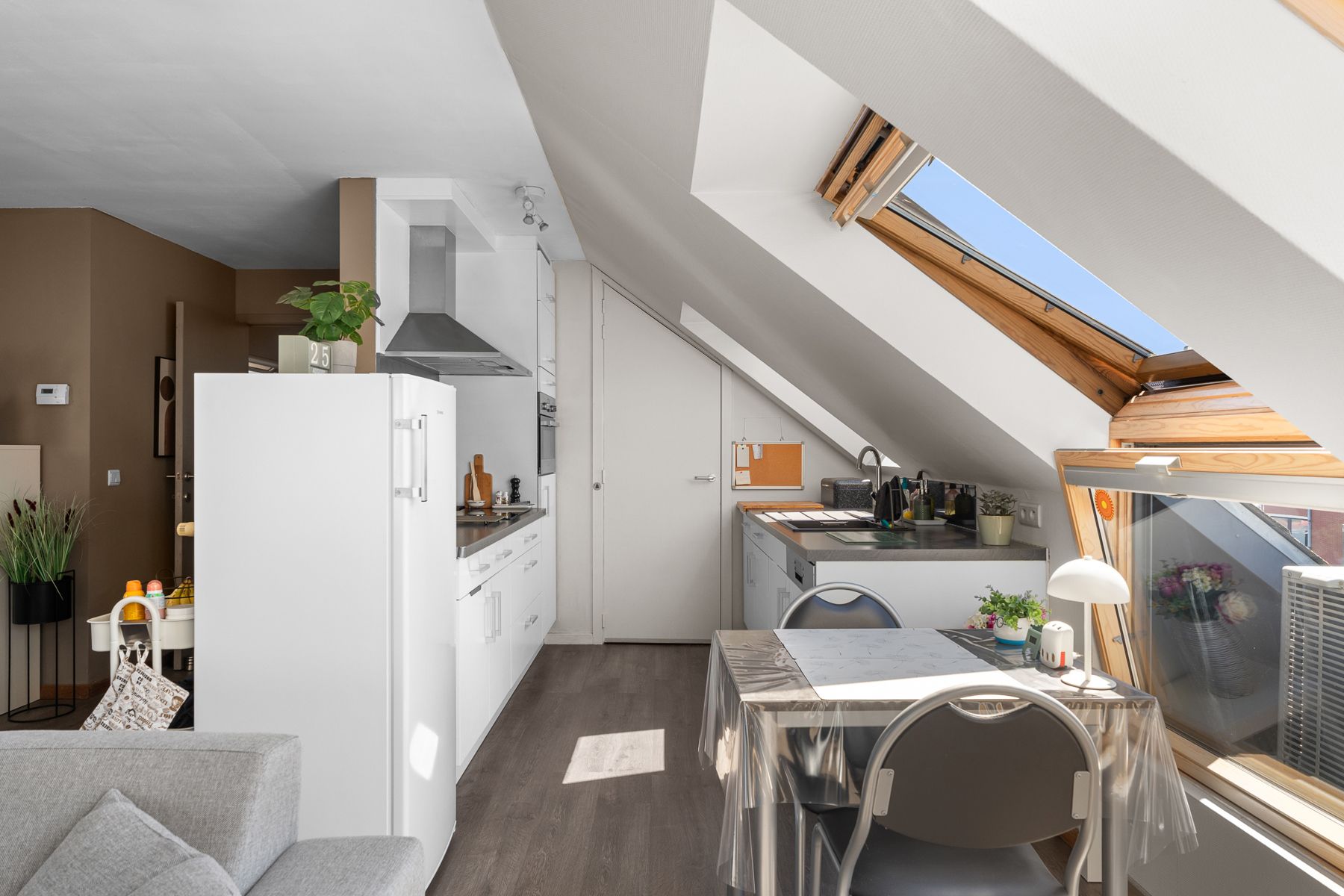 Instapklaar en lichtrijk appartement in hartje Deinze foto 8