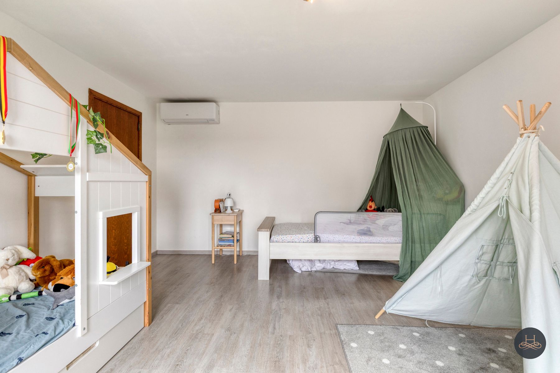 Gerenoveerde ruime woning op toplocatie met tuin foto 16