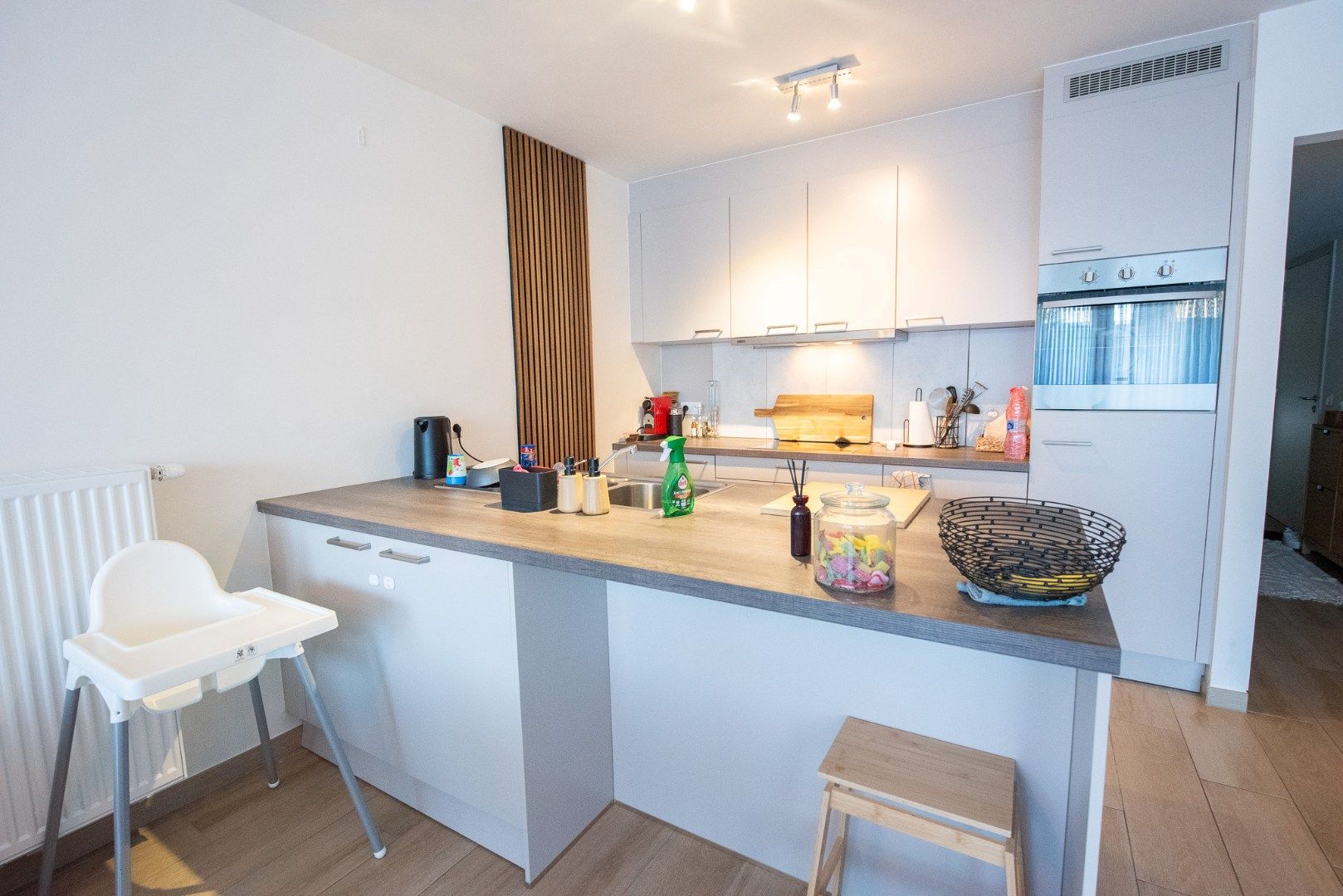 Prachtig gelijkvloers appartement  TE HUUR vlakbij park Baron Casier. foto 5