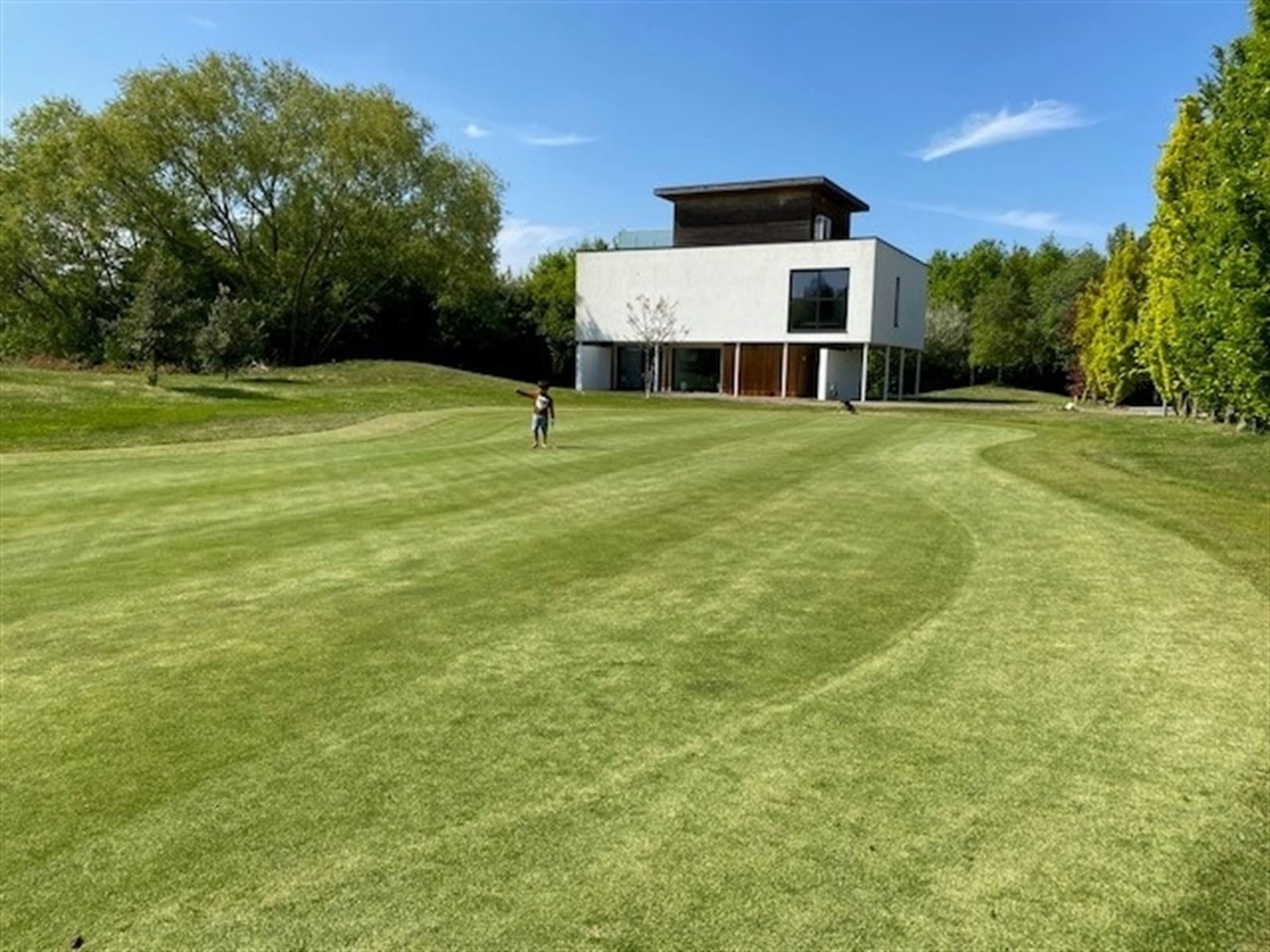 Gemeubelde villa op het golfterrein  foto {{pictureIndex}}