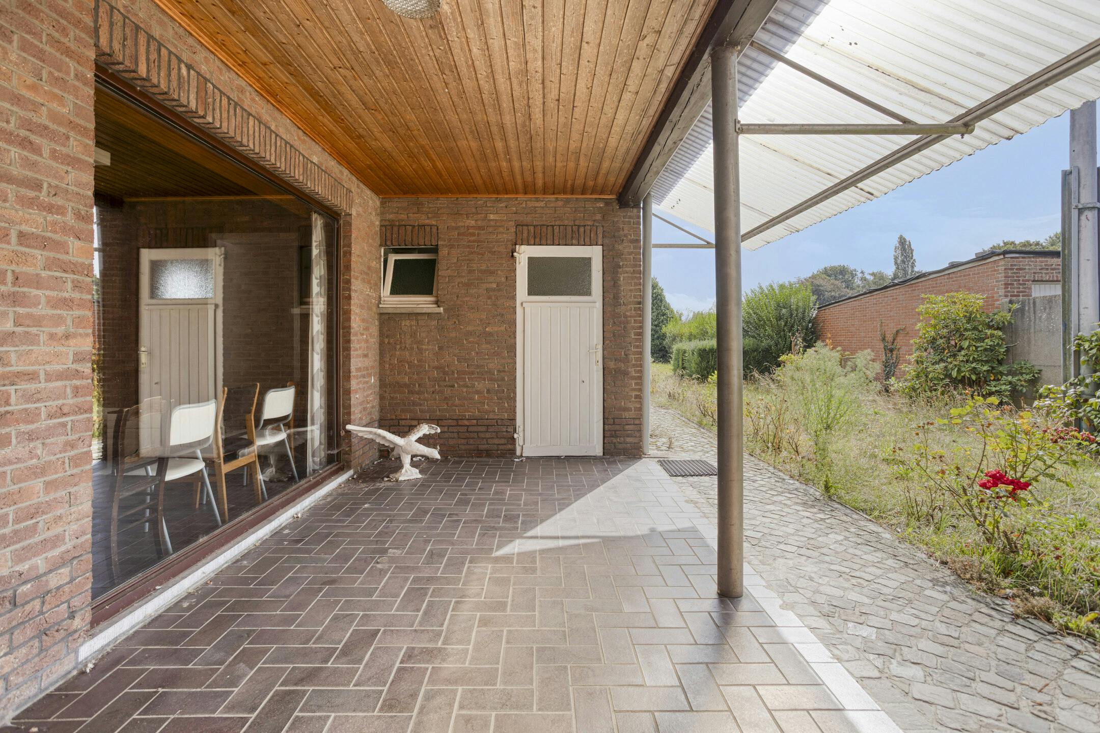 Te renoveren woning te koop net buiten het centrum van Retie foto 11