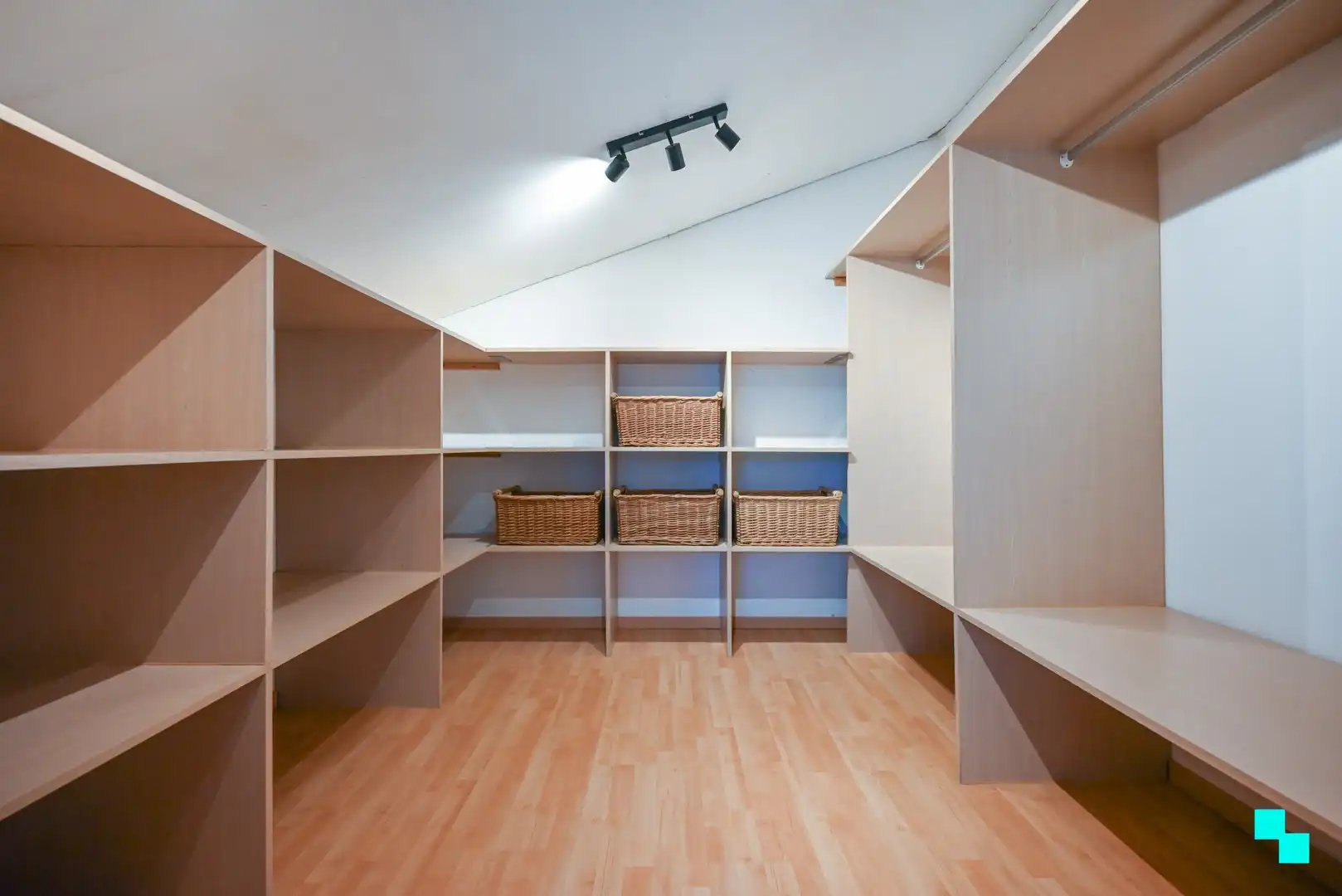 Instapklare gezinswoning met 3 slaapkamers, tuin en topligging in Pittem foto 18