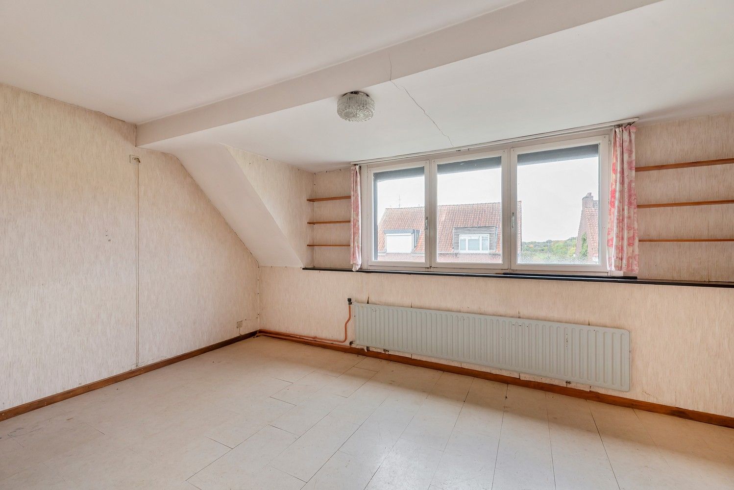 Halfopen bebouwing met garage in doodlopende straat foto 17