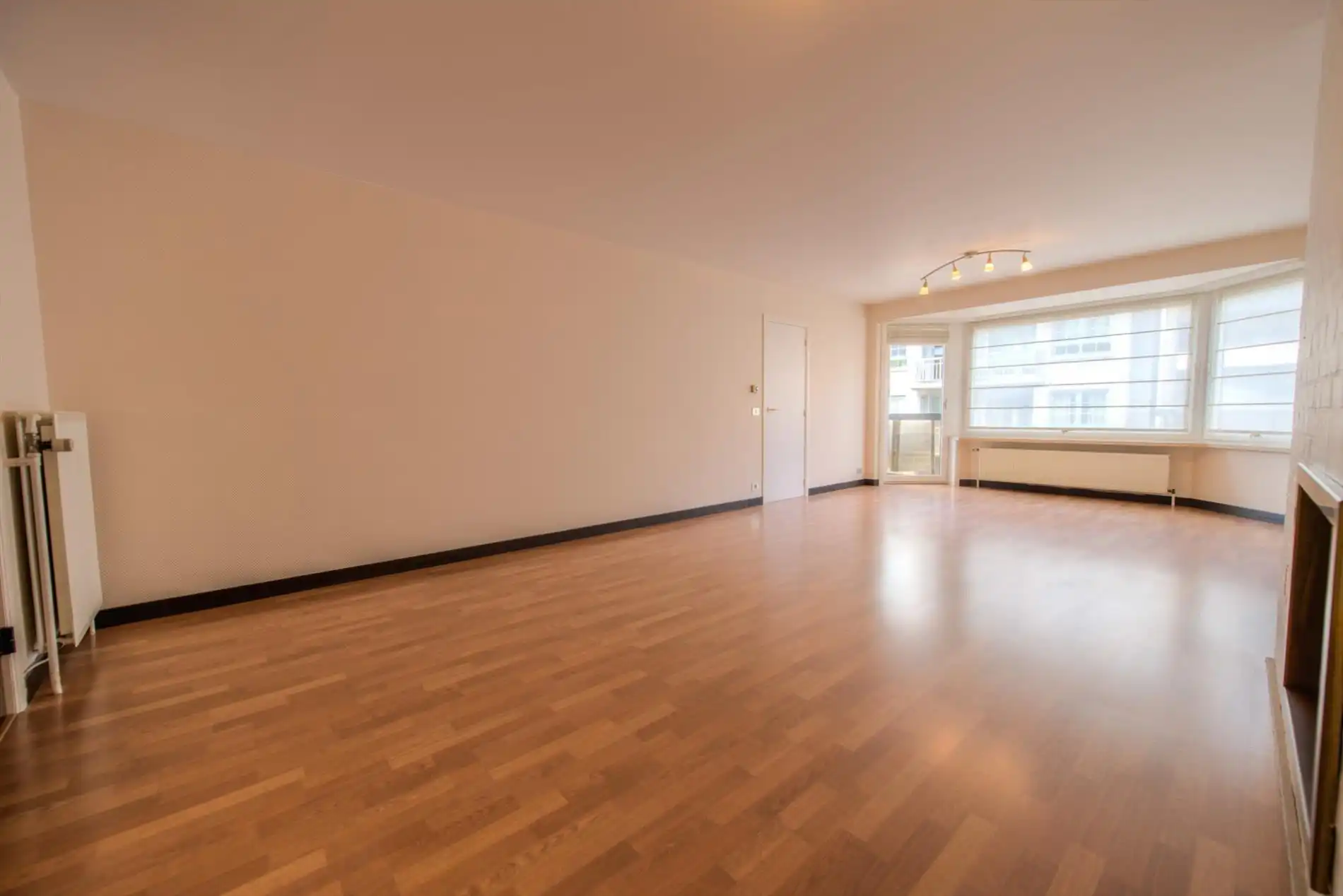 Ruim appartement  gelegen op de Kustlaan tussen het Lichttorenplein en het Driehoeksplein. foto 2