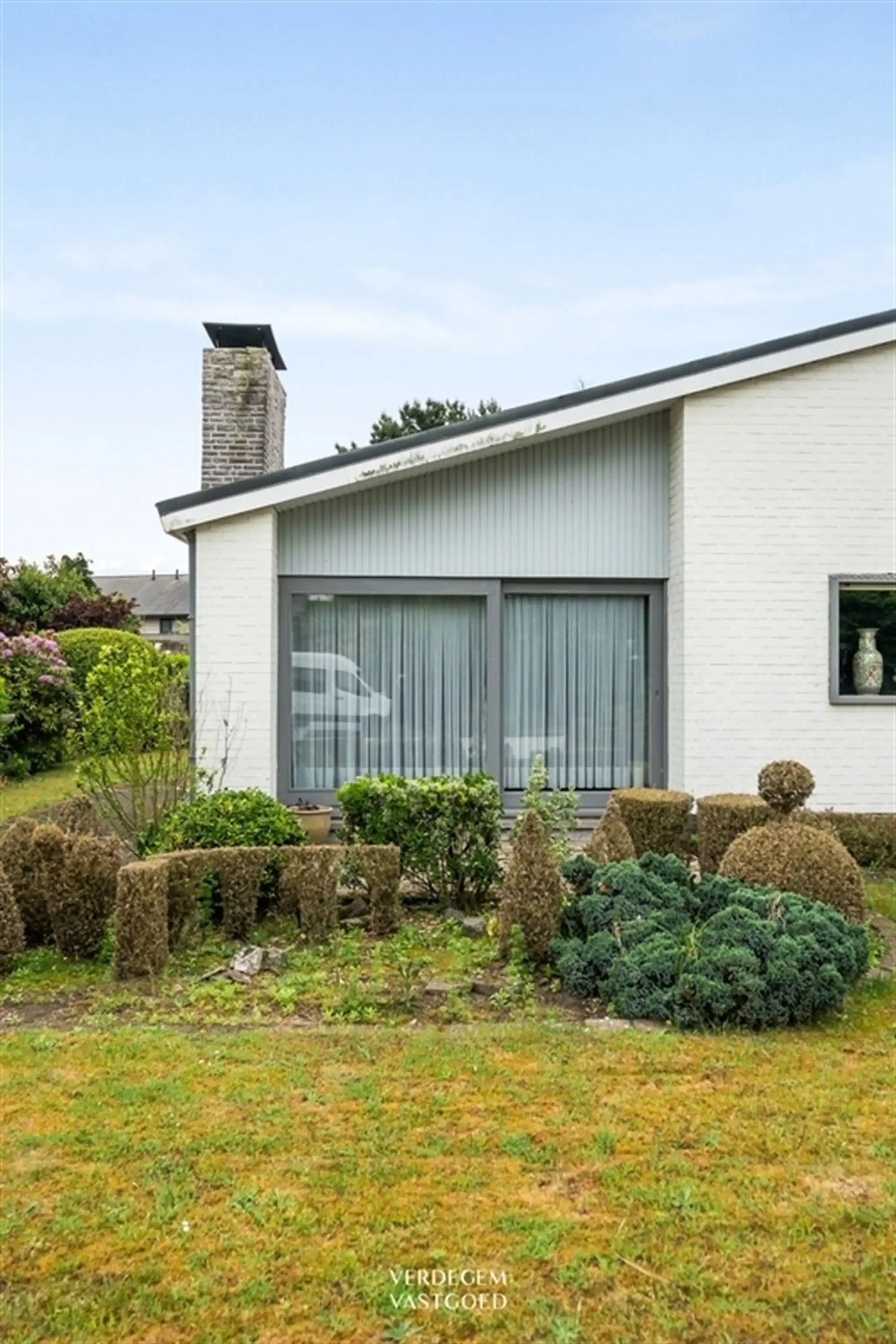 Fijne bungalow op toplocatie met 3 slaapkamers, grote tuin en garage foto 3