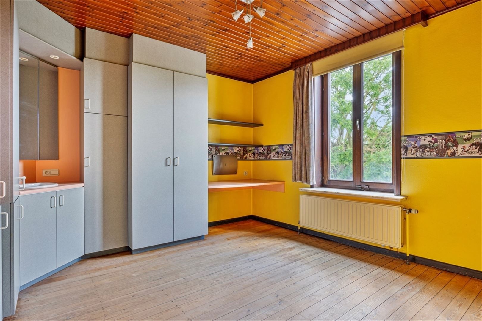 Deels te renoveren woning met magazijn en burelen foto 18