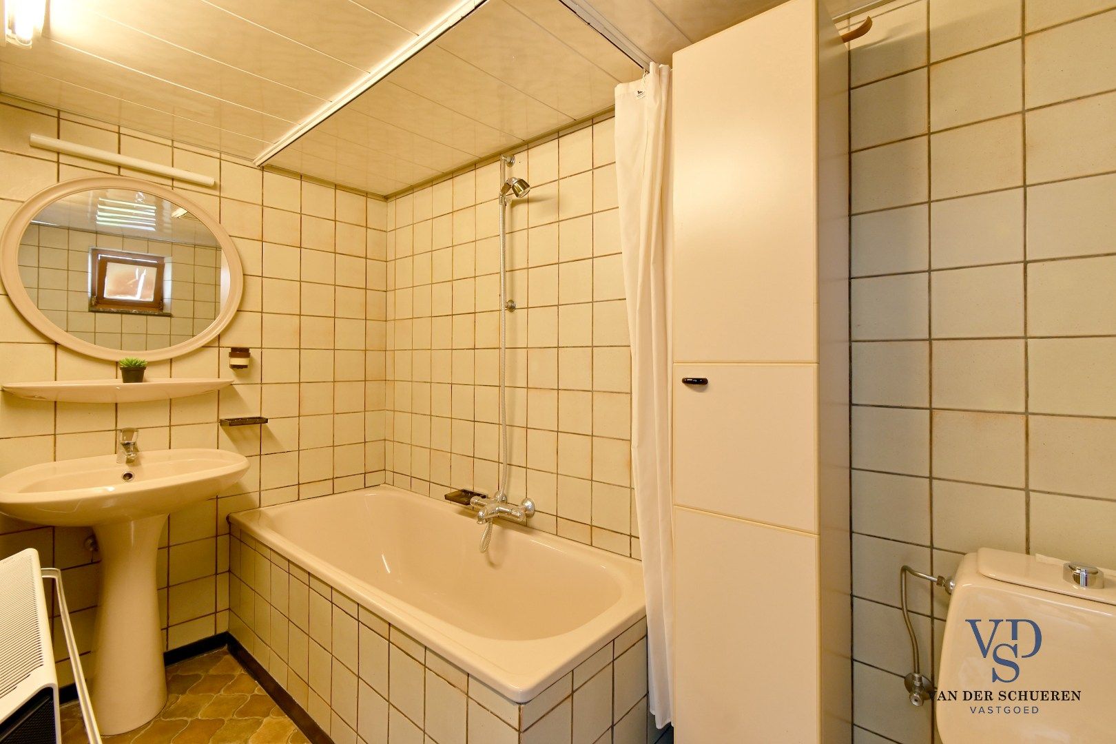 Te renoveren woning met uniek uitzicht op de omliggende akkers foto 12
