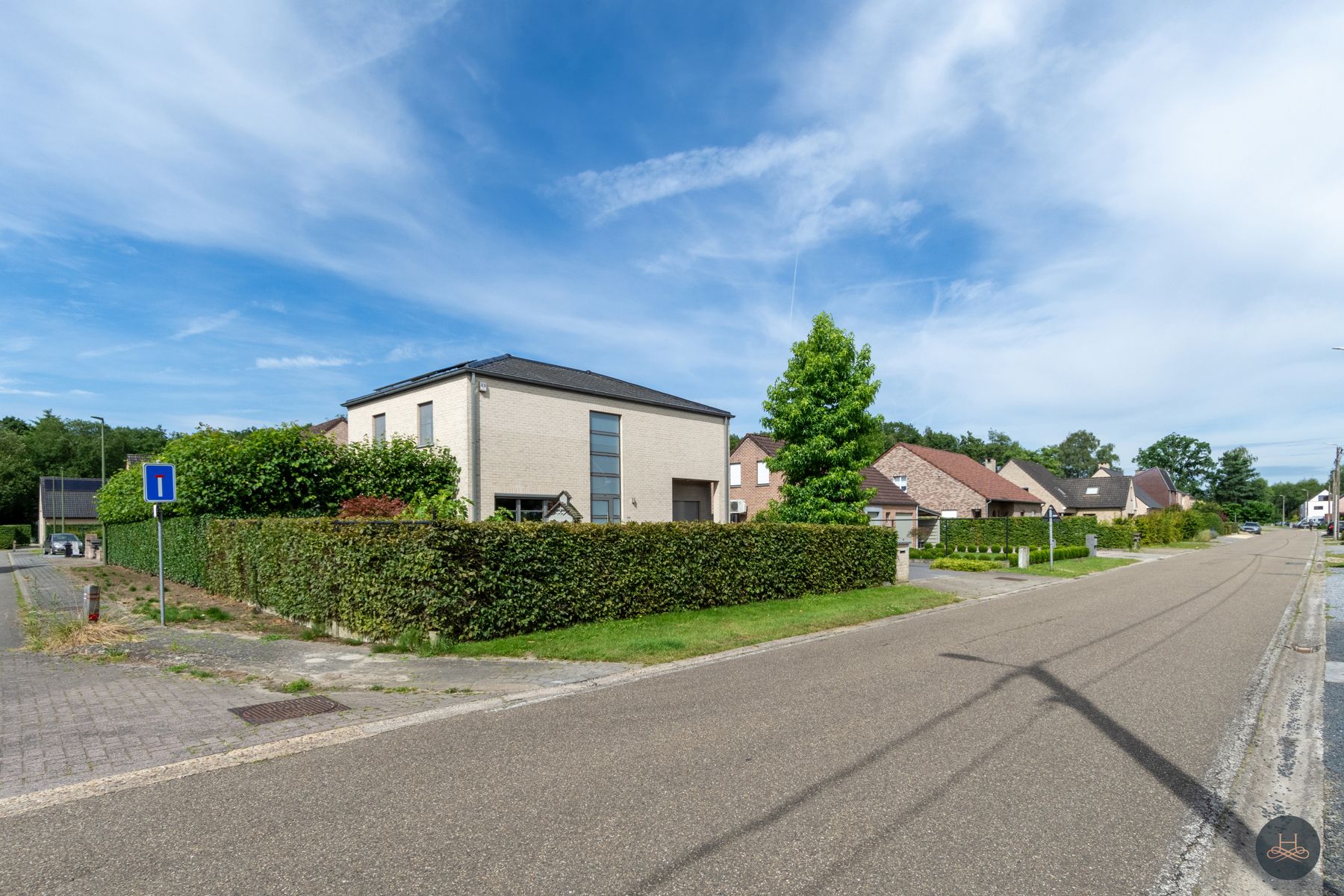 Ruime én rustig gelegen woning met tuin en garage foto 1