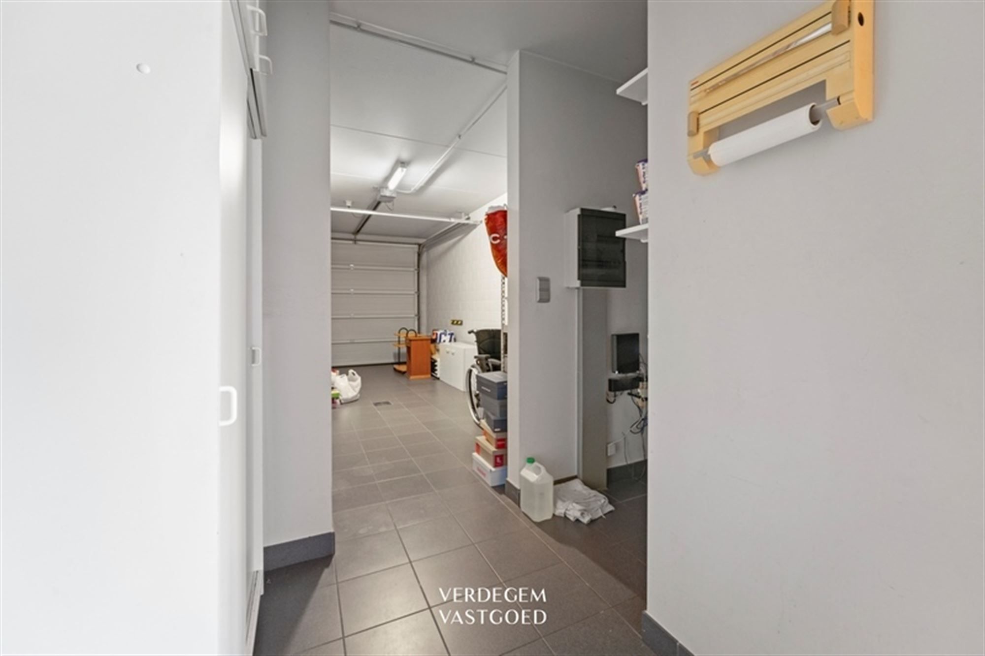 Ruim gelijkvloers appartement met inpandige garage, 2 slaapkamers en tuintje foto 10