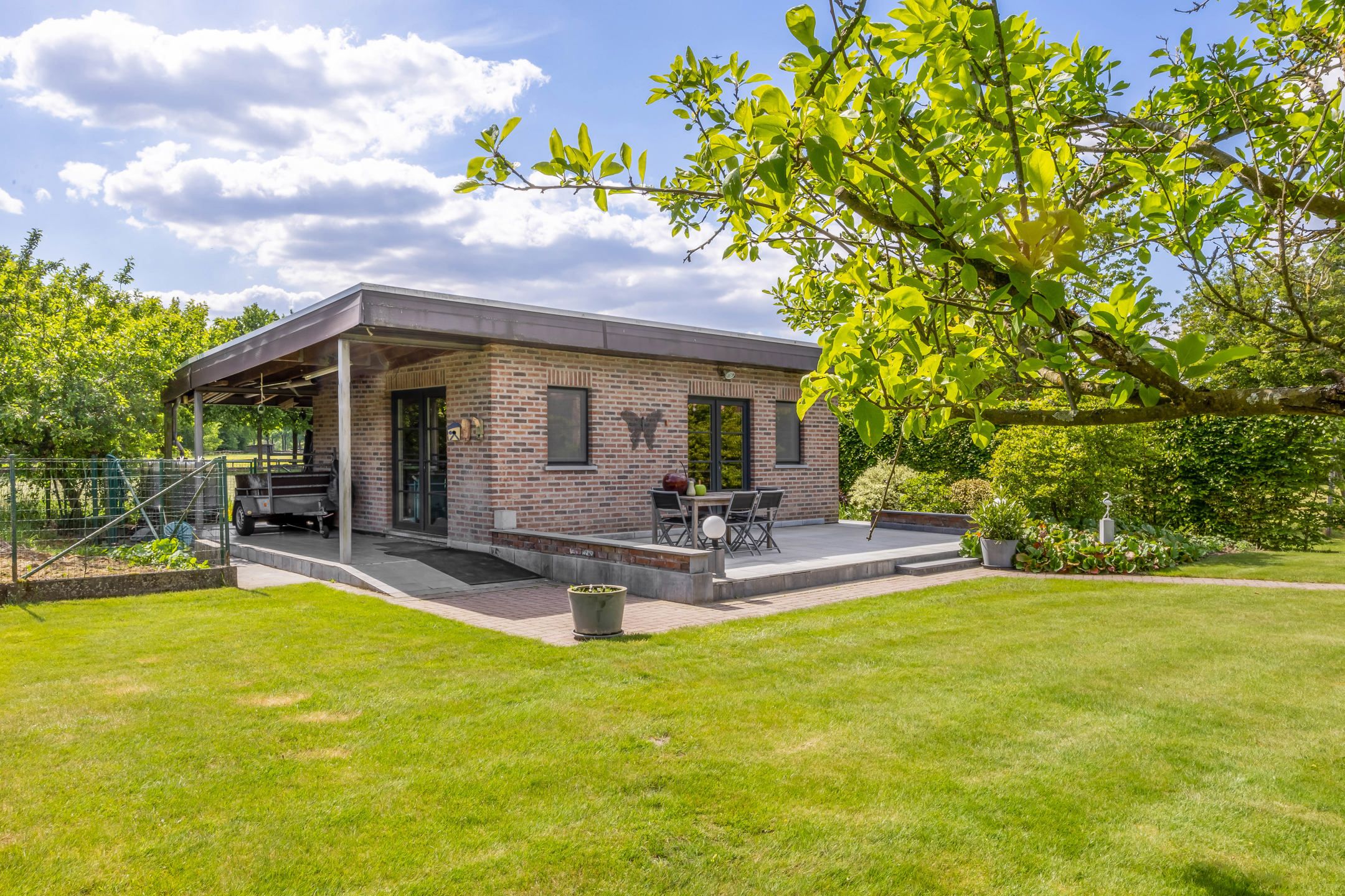 Architecturale gezinswoning met atelier en weids uitzicht foto 22