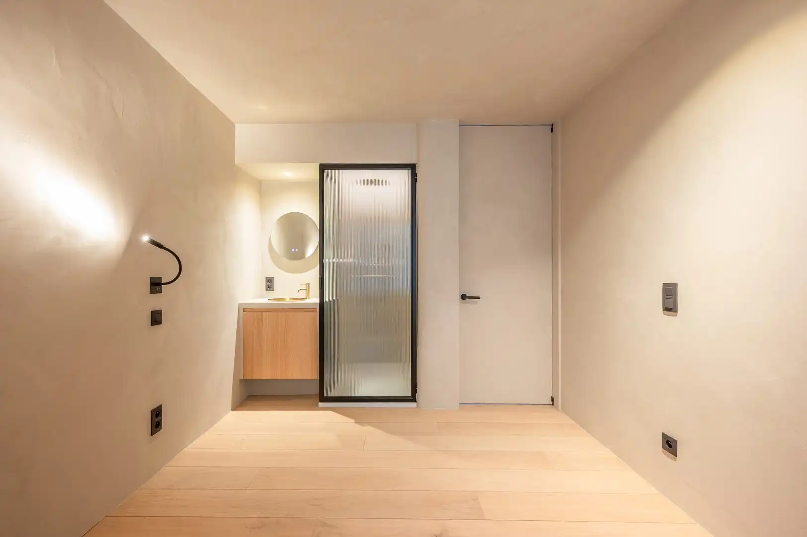 Gerenoveerd appartement met 3 slaapkamers, gelegen nabij de Zeedijk en het Driehoeksplein. foto 19