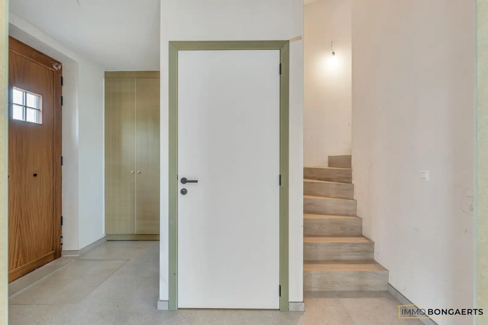 Volledig afgewerkte nieuwbouwwoning met 4 slaapkamers. foto 4