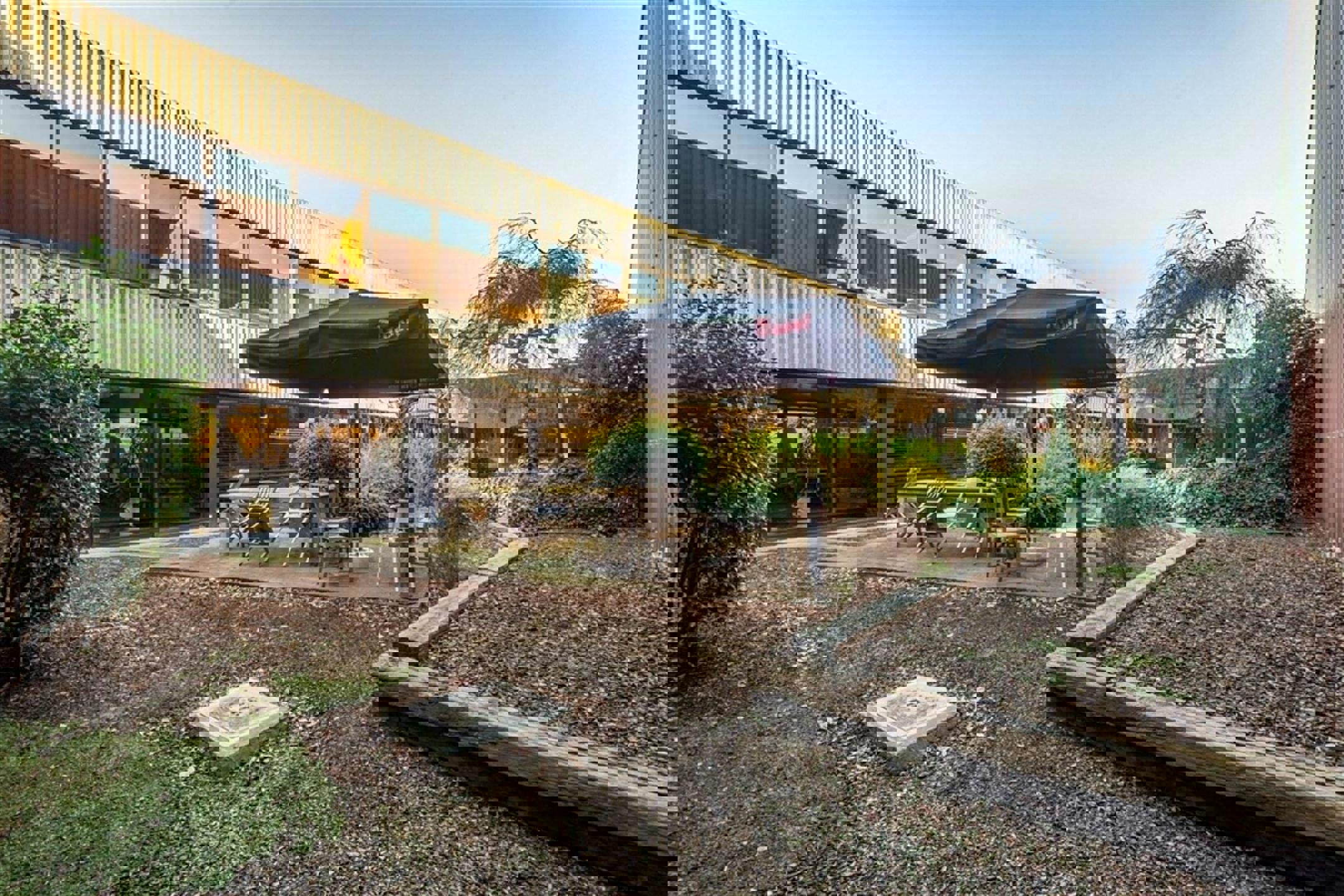 Veelzijdige bedrijfsgebouw in Temse met kantoor en opslag foto 4