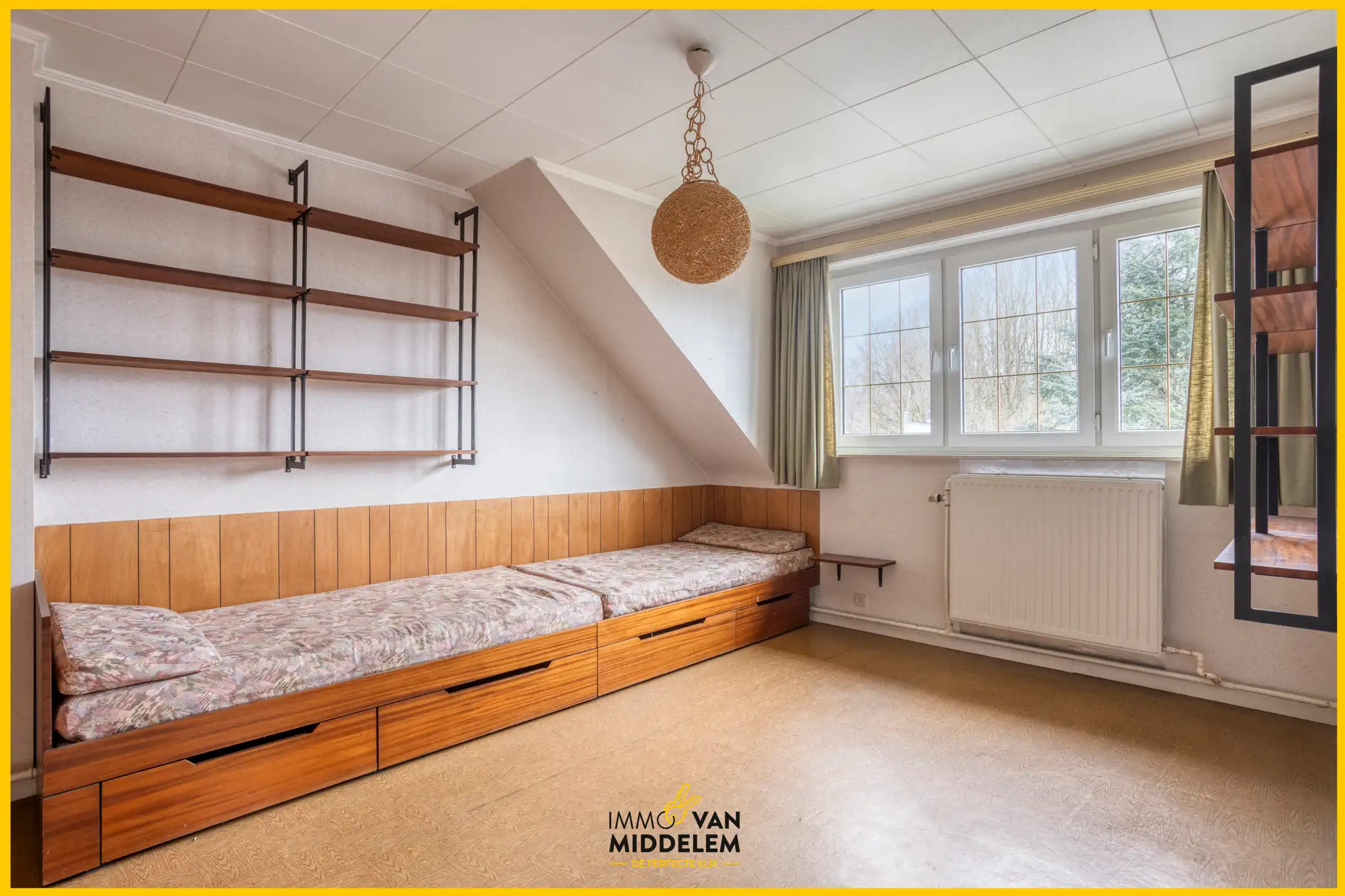 DEELS TE RENOVEREN WONING MET 4 SLPK, TERRAS, TUIN EN GARAGE foto 14