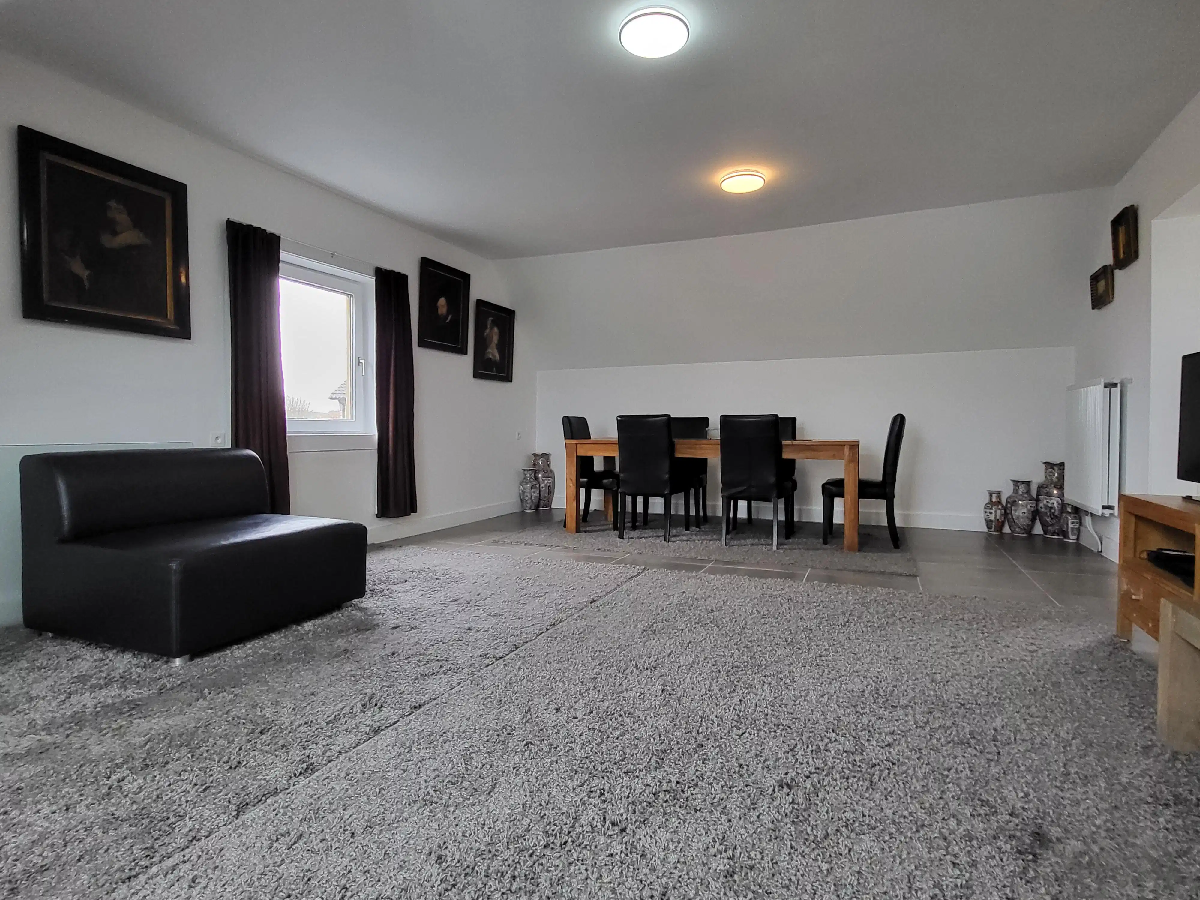 In het landelijke Roborst, een deelgemeente van Zwalm in de prachtige Vlaamse Ardennen, bevindt zich deze ruime en volledig gerenoveerde woning op een perceel van 1.143 m².  foto 23