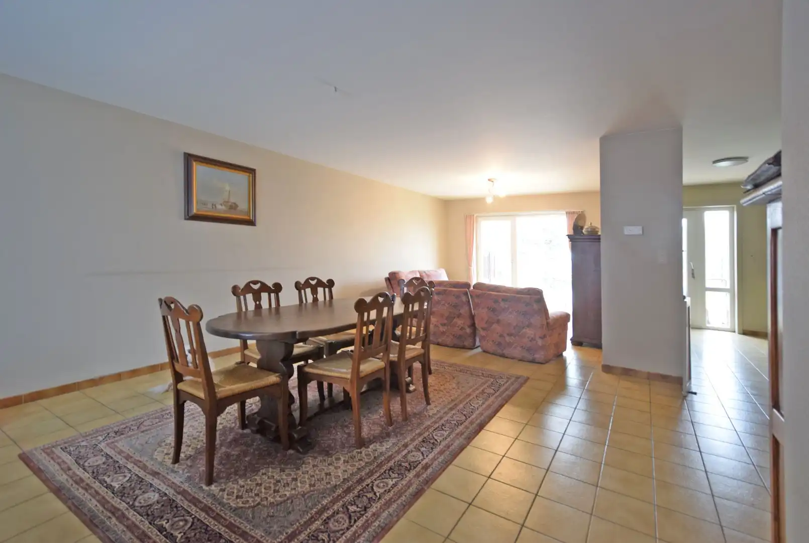 Charmante rijwoning met dubbele garage en ruime tuin in het centrum van Rumbeke foto 5