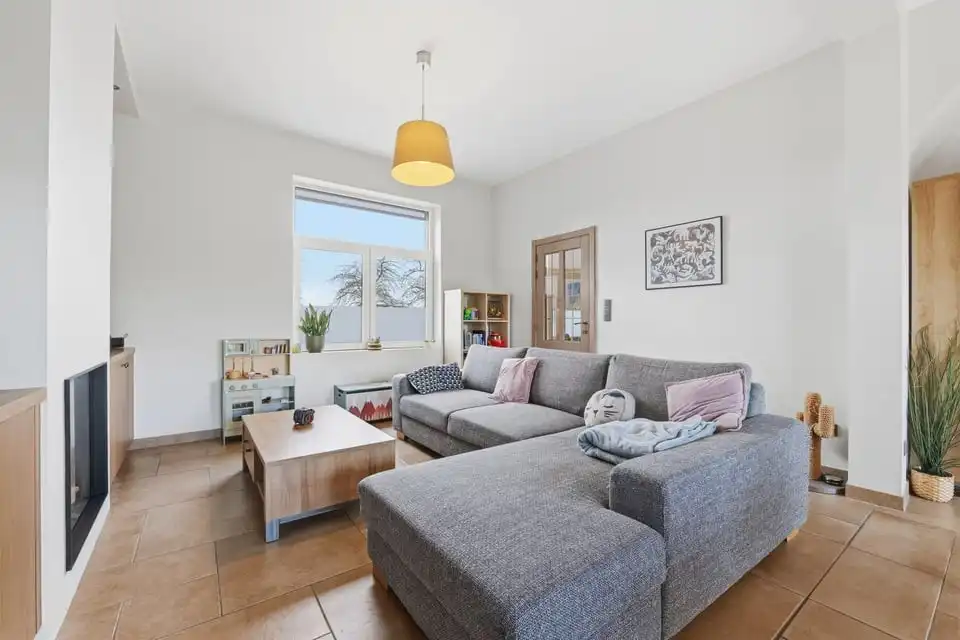 KNAP GERENOVEERDE GEZINSWONING MET 3 SLKS, TUIN EN CARPORT IN JEUK foto 7