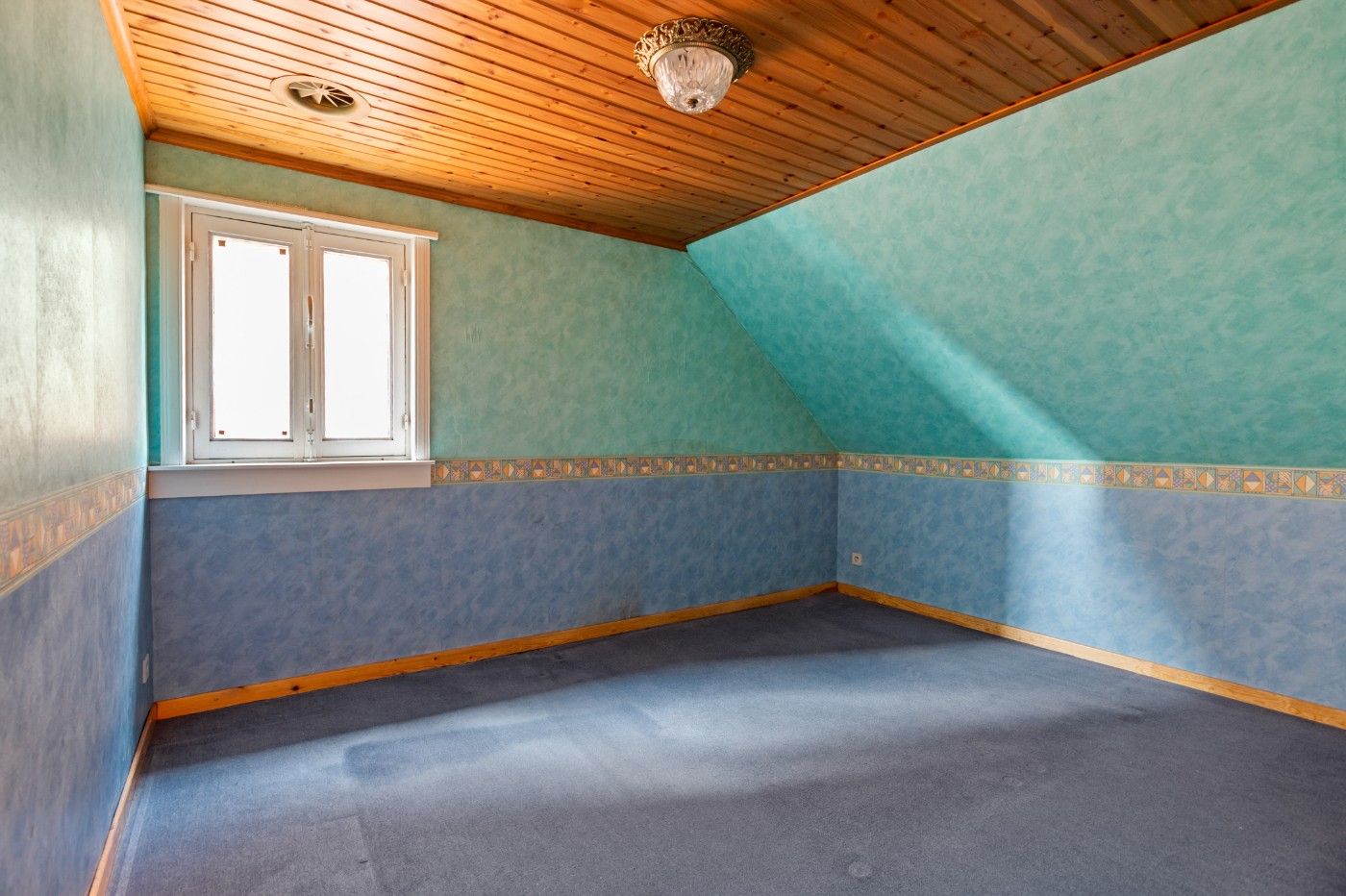 Te renoveren, vrijstaande woning met 2 slpk., oprit en diepe tuin foto 20